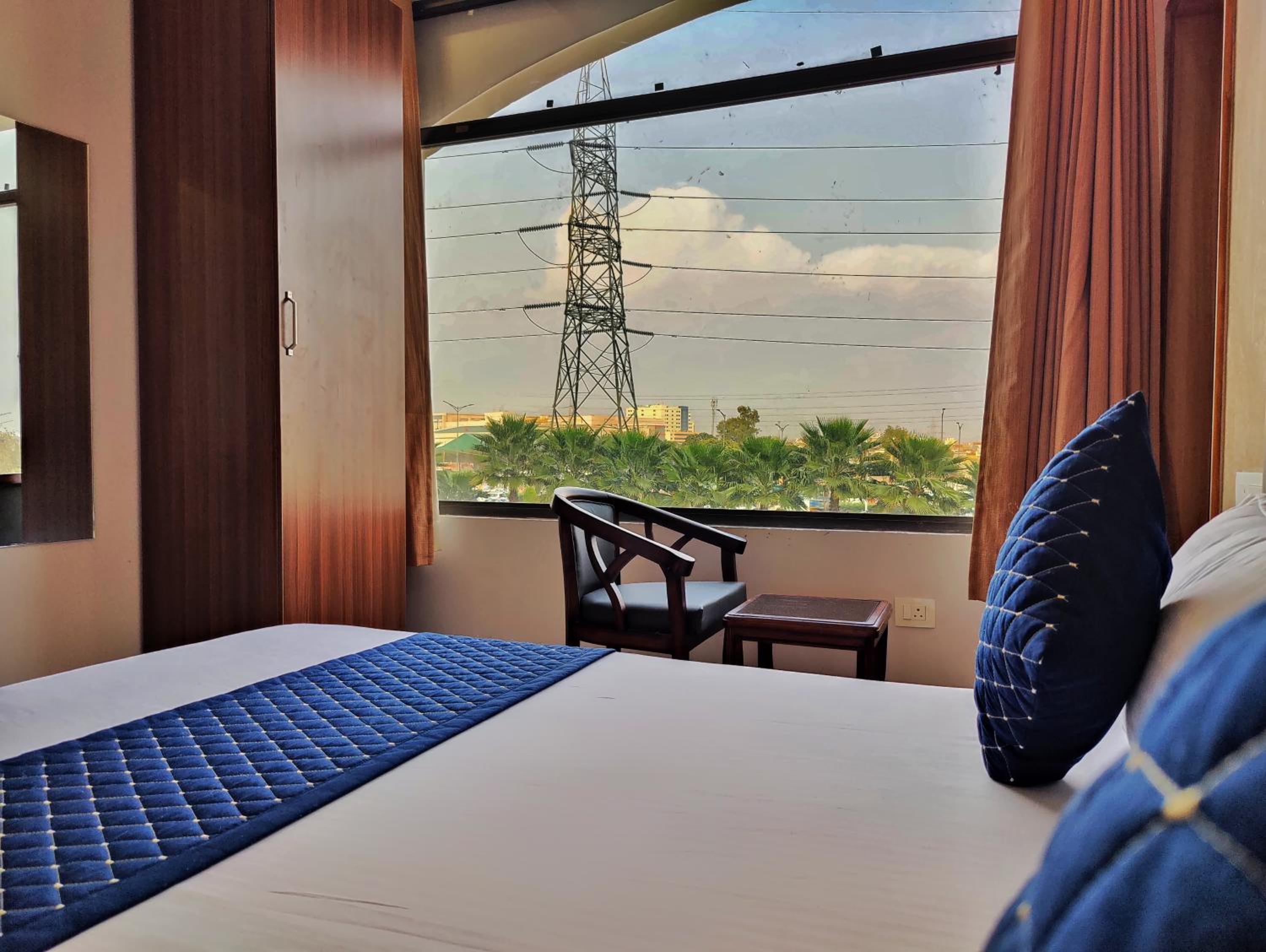 Deluxe Room - Photo 16