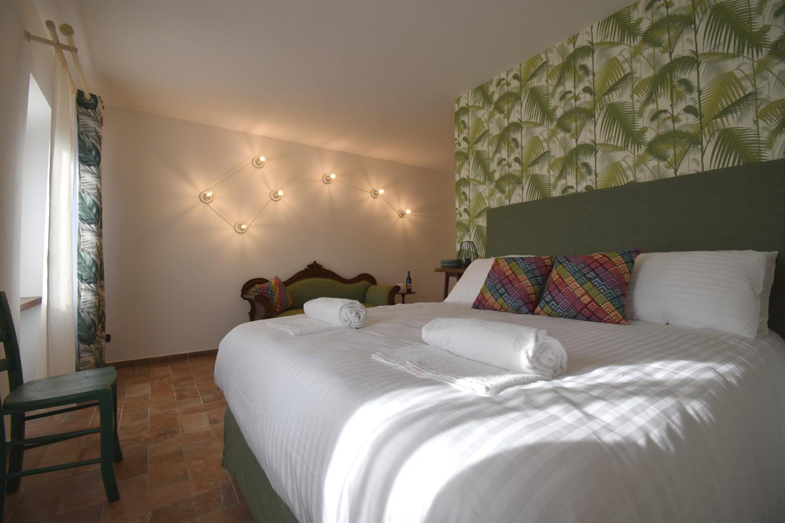 Deluxe Double Room - Photo 10