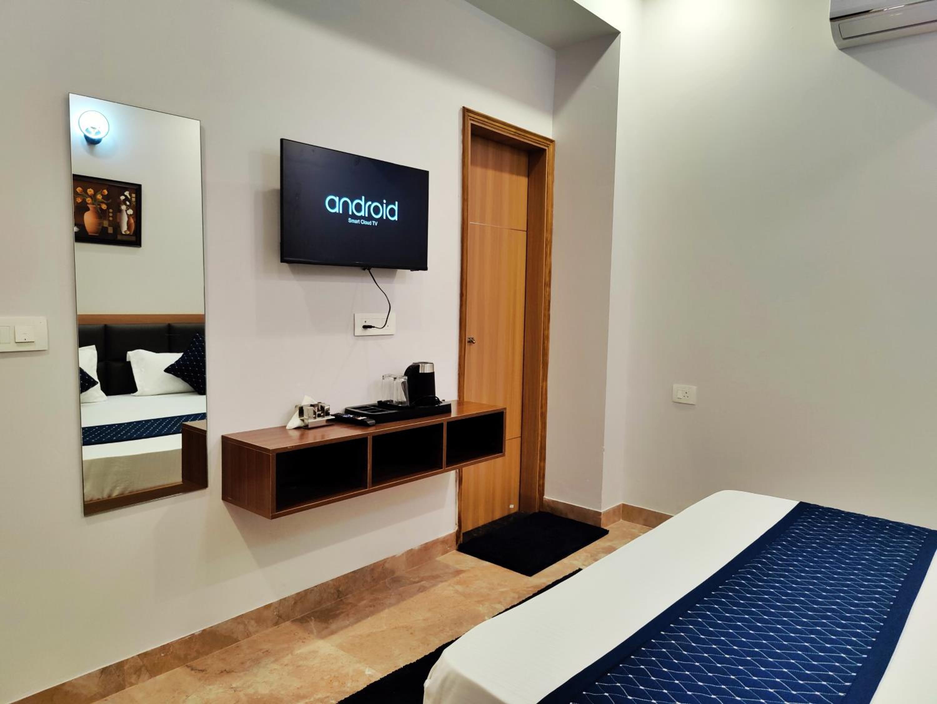 Standard Double Room - Photo 9