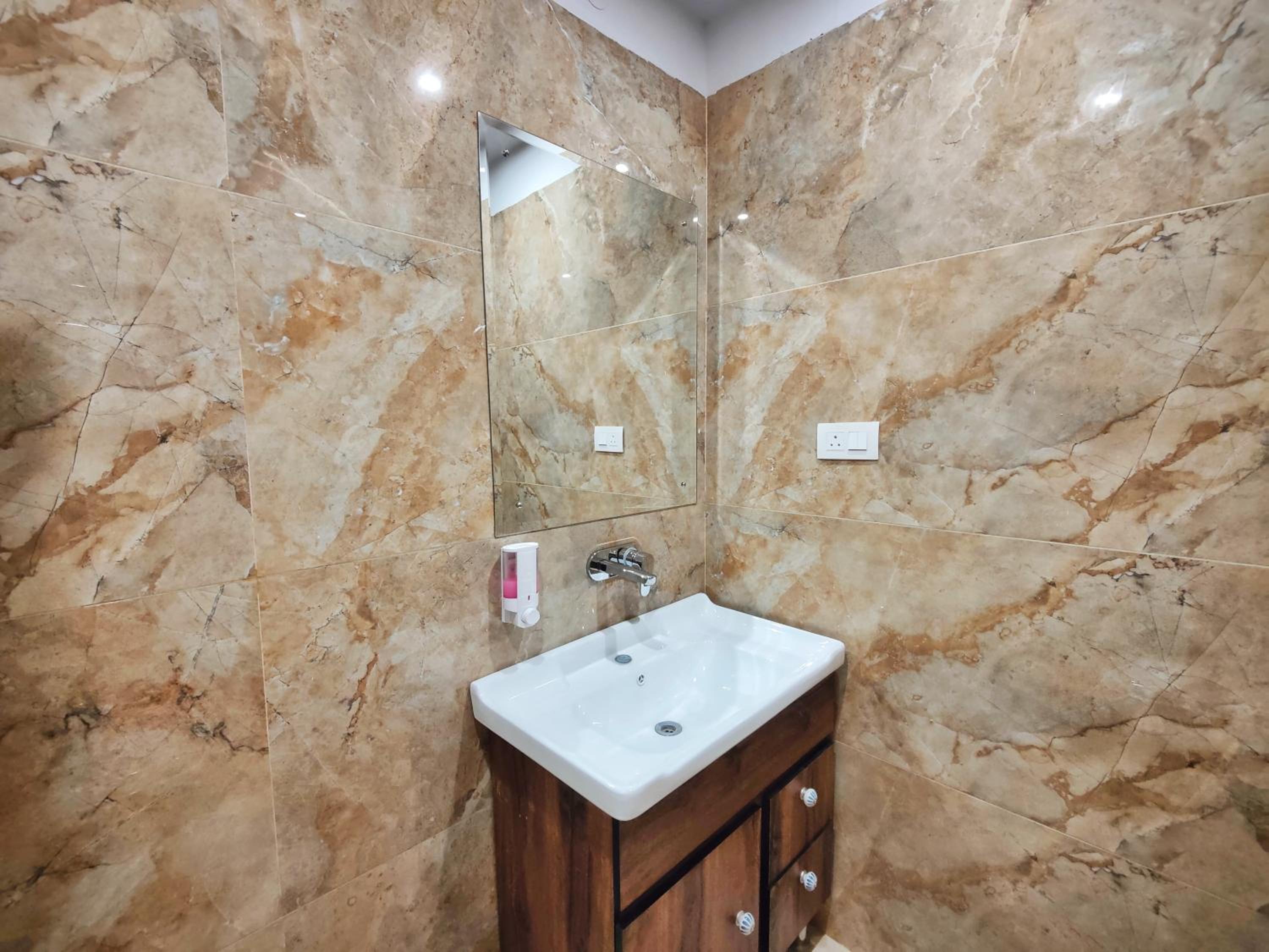 Standard Double Room - Photo 6