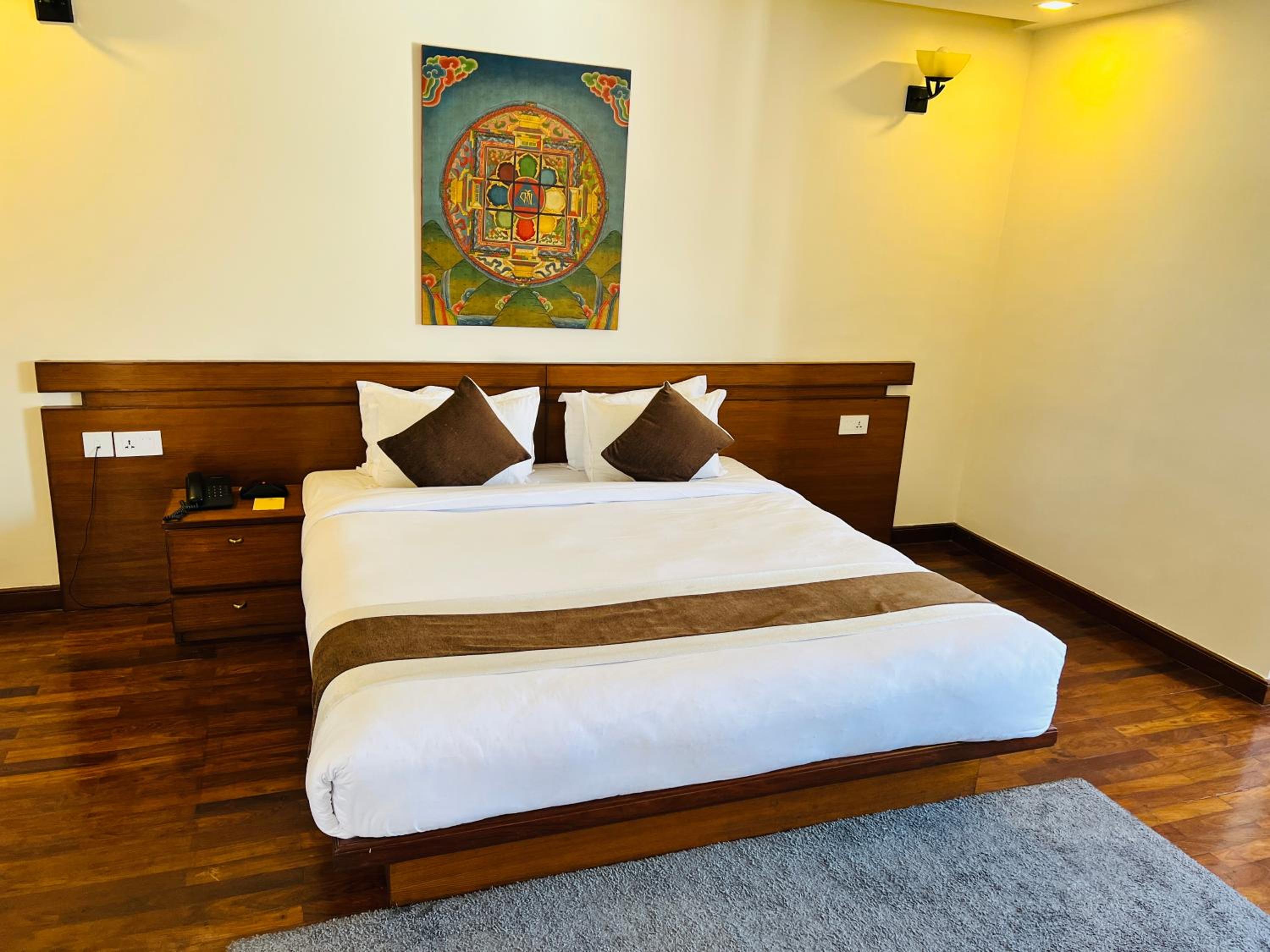 Deluxe King Room - Photo 9