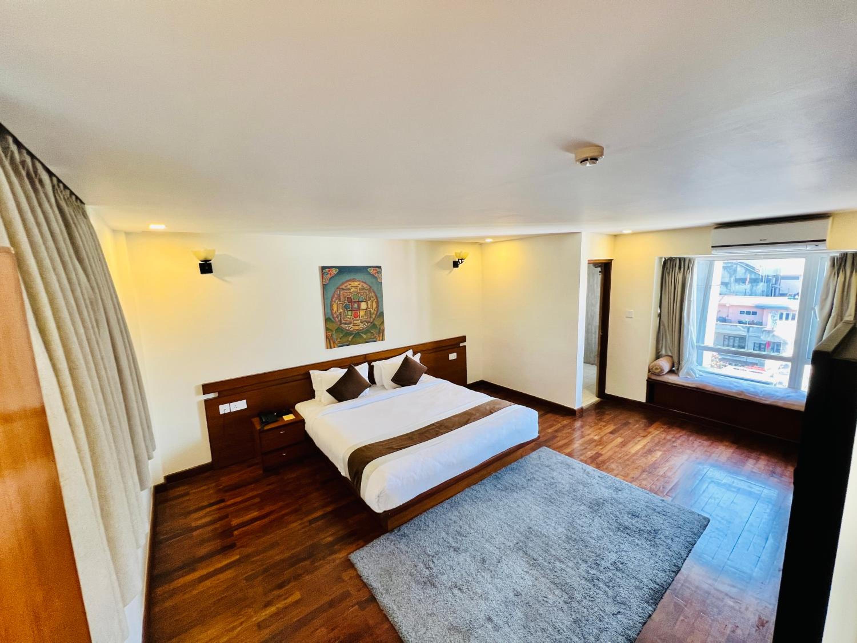 Deluxe King Room - Photo 12
