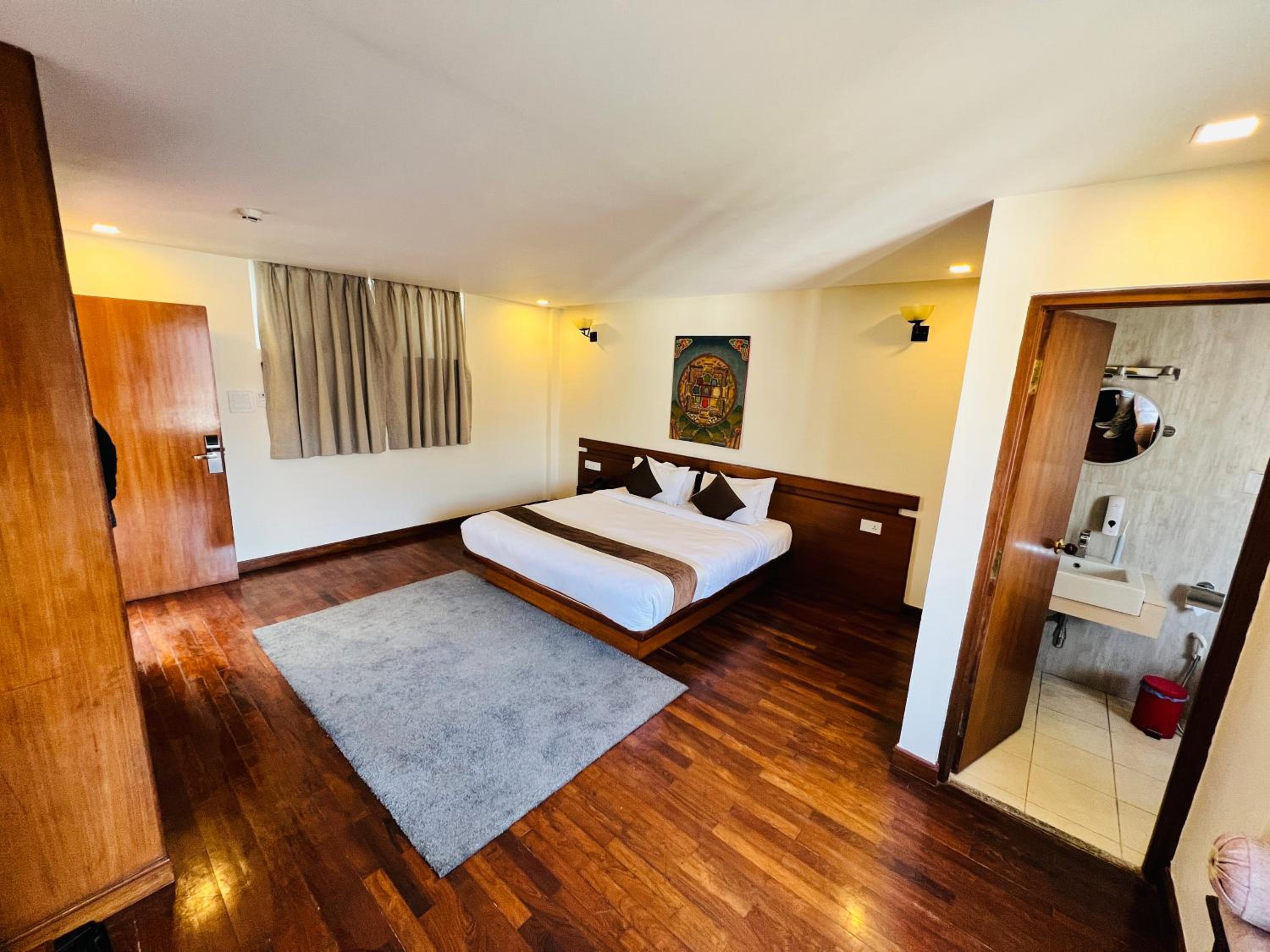 Deluxe King Room - Photo 3