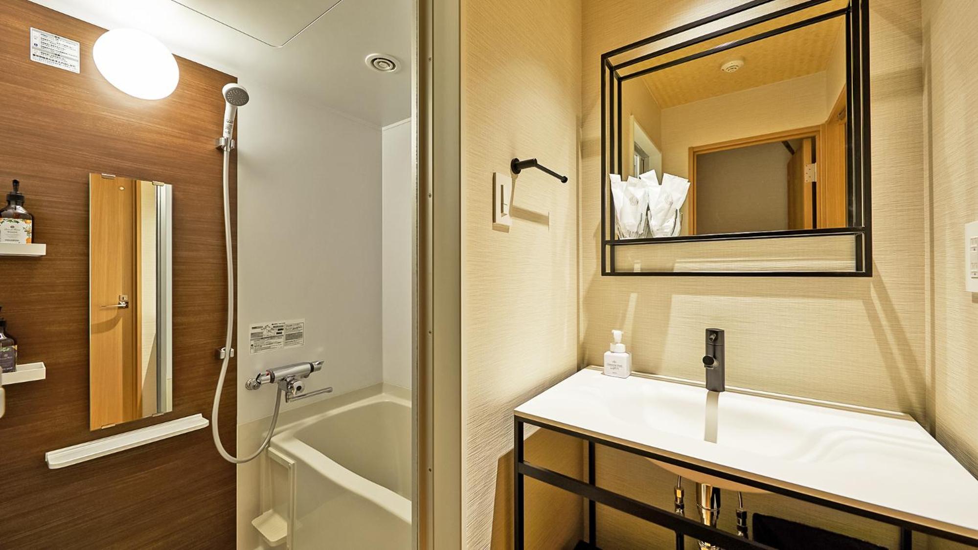 Queen Suite with Spa Bath photo 3