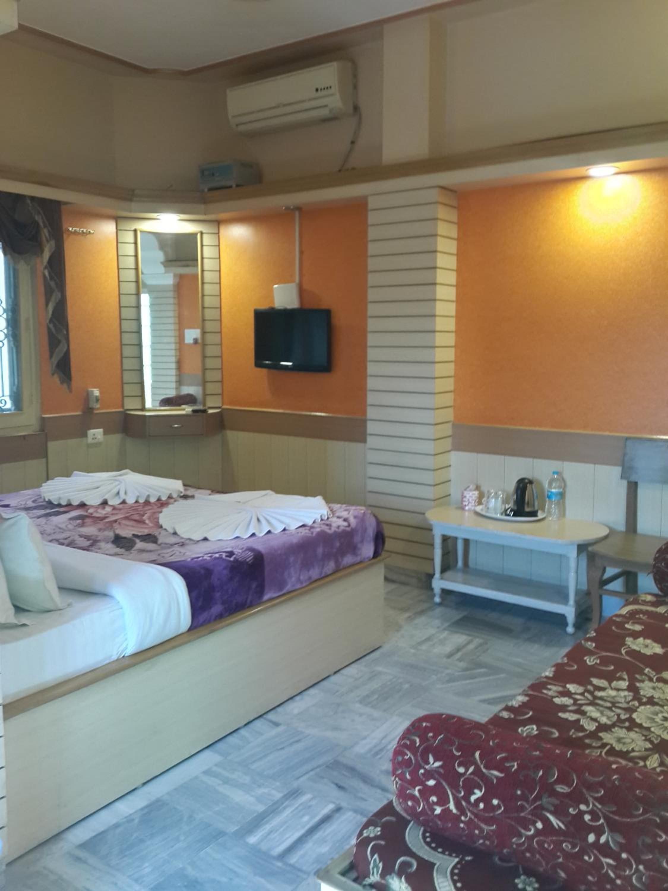 Deluxe Triple Bed Room City View - Photo 2