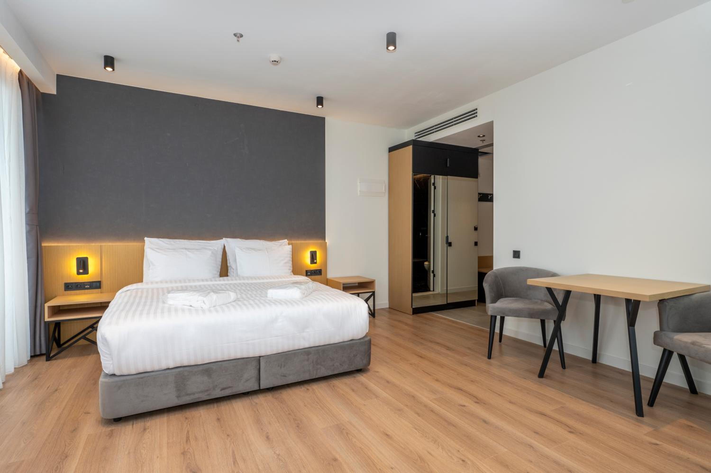 Suite with Terrace - Photo 12