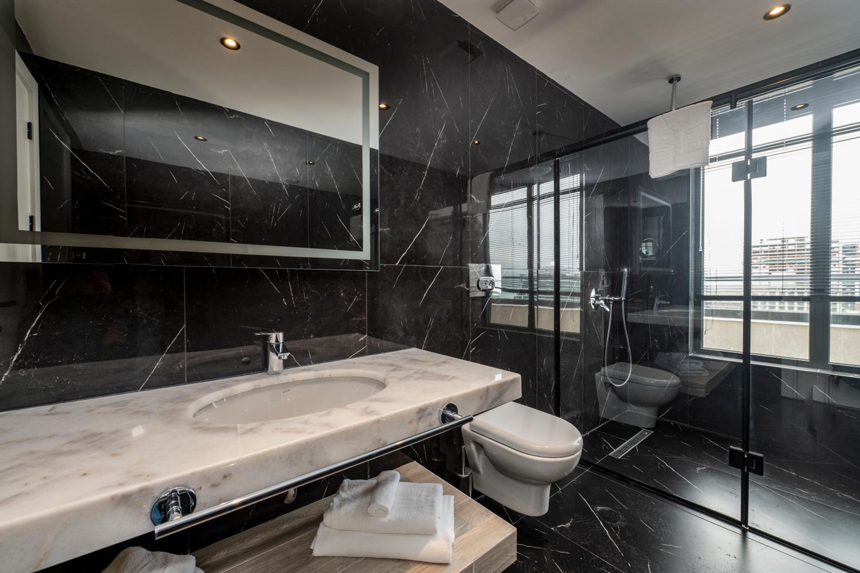 Suite with Terrace - Photo 14