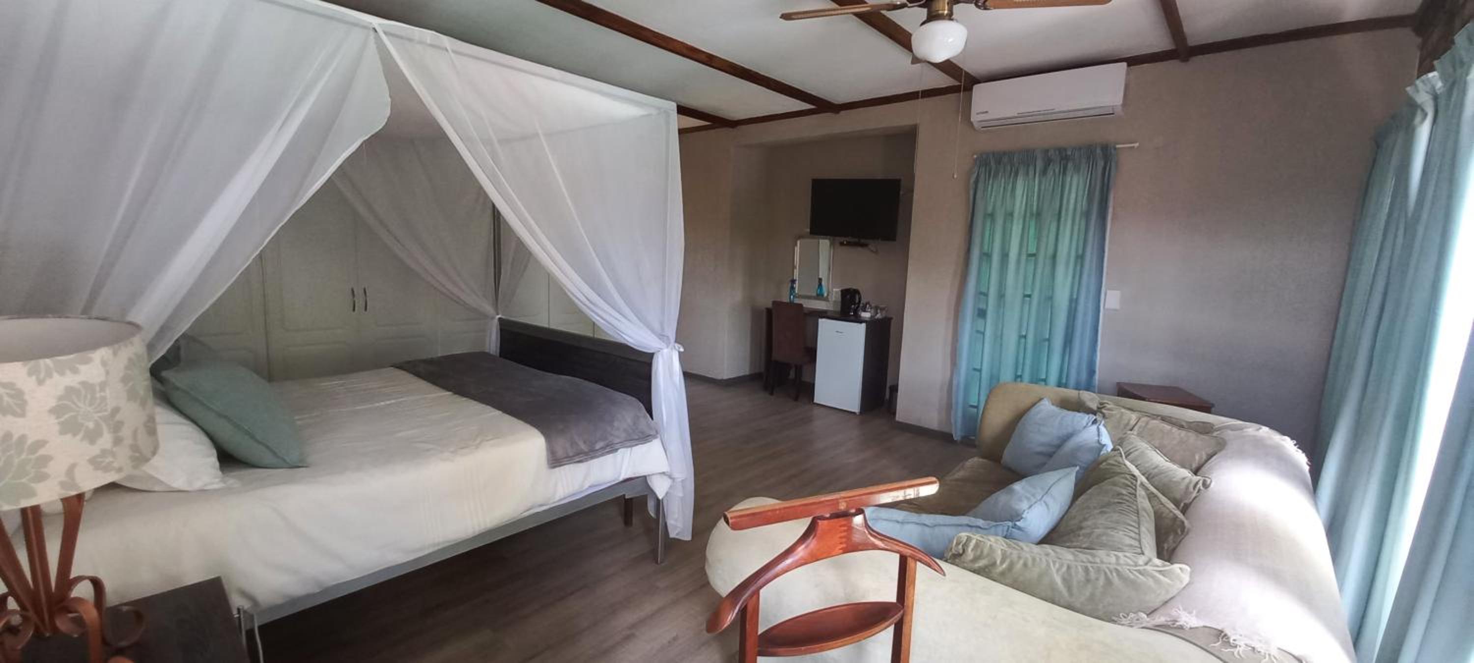 Honeymoon Suite photo 2