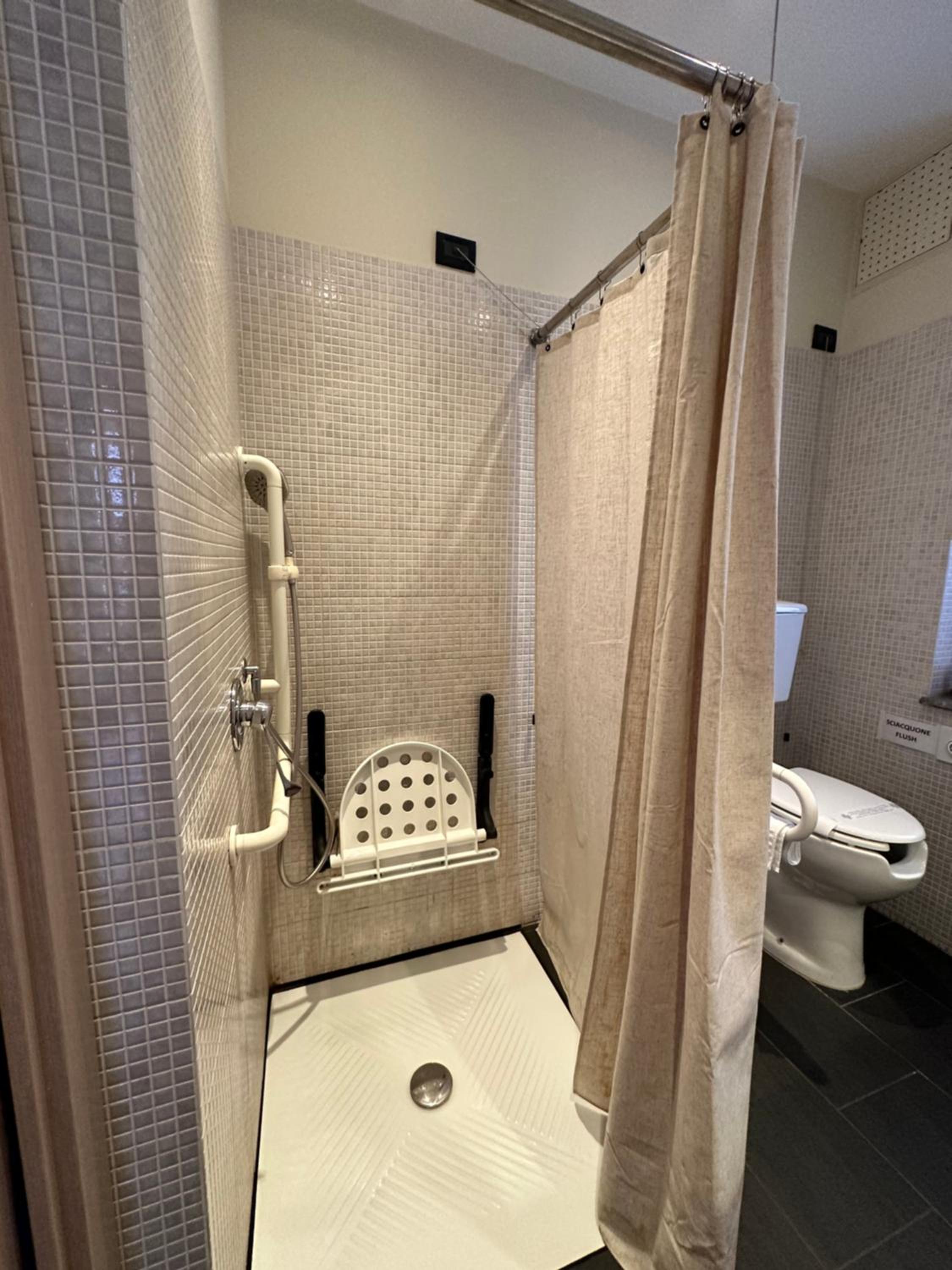 Double or Twin  Room - Disability Access photo 3