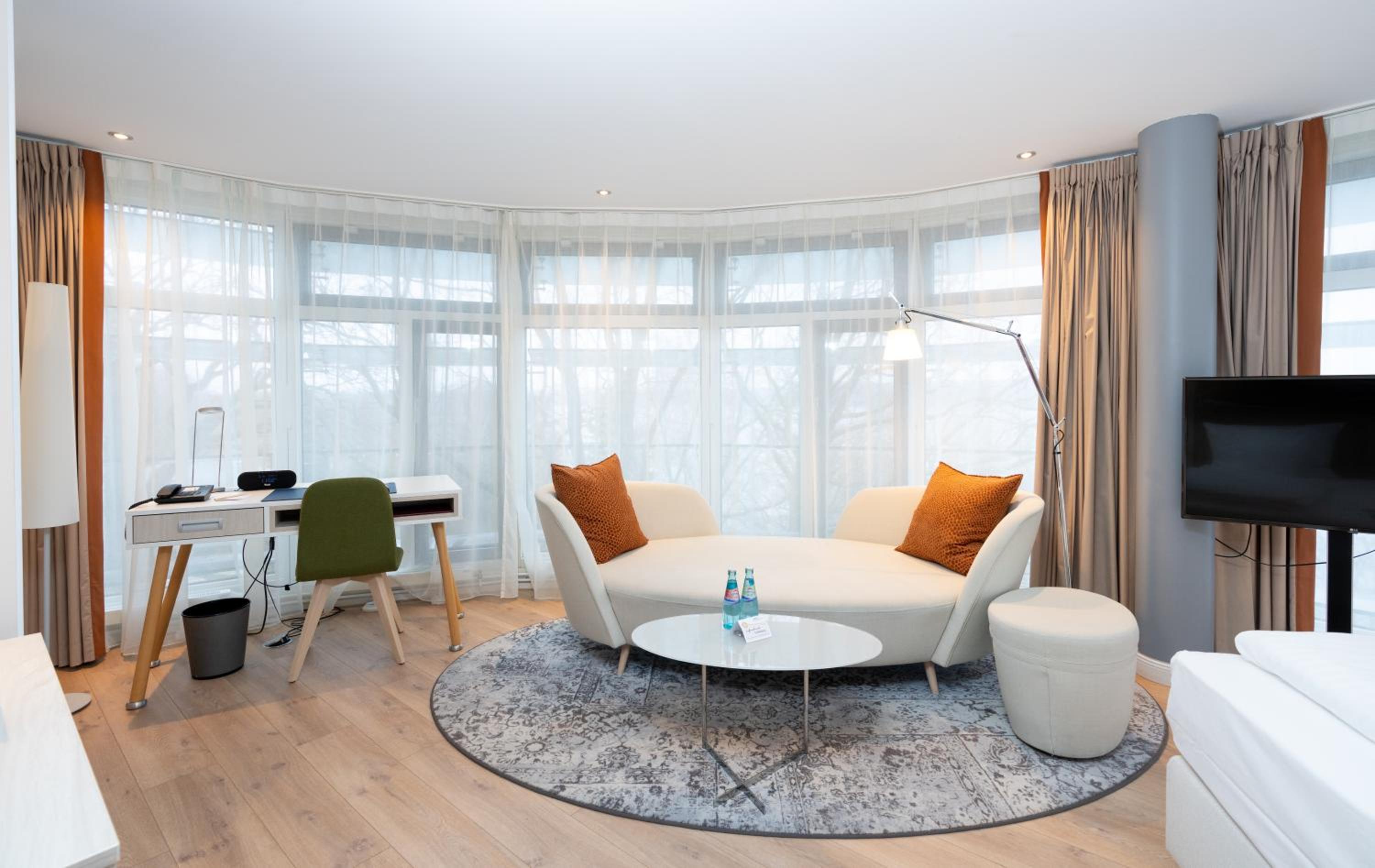 Deluxe Suite with Lake View photo 3