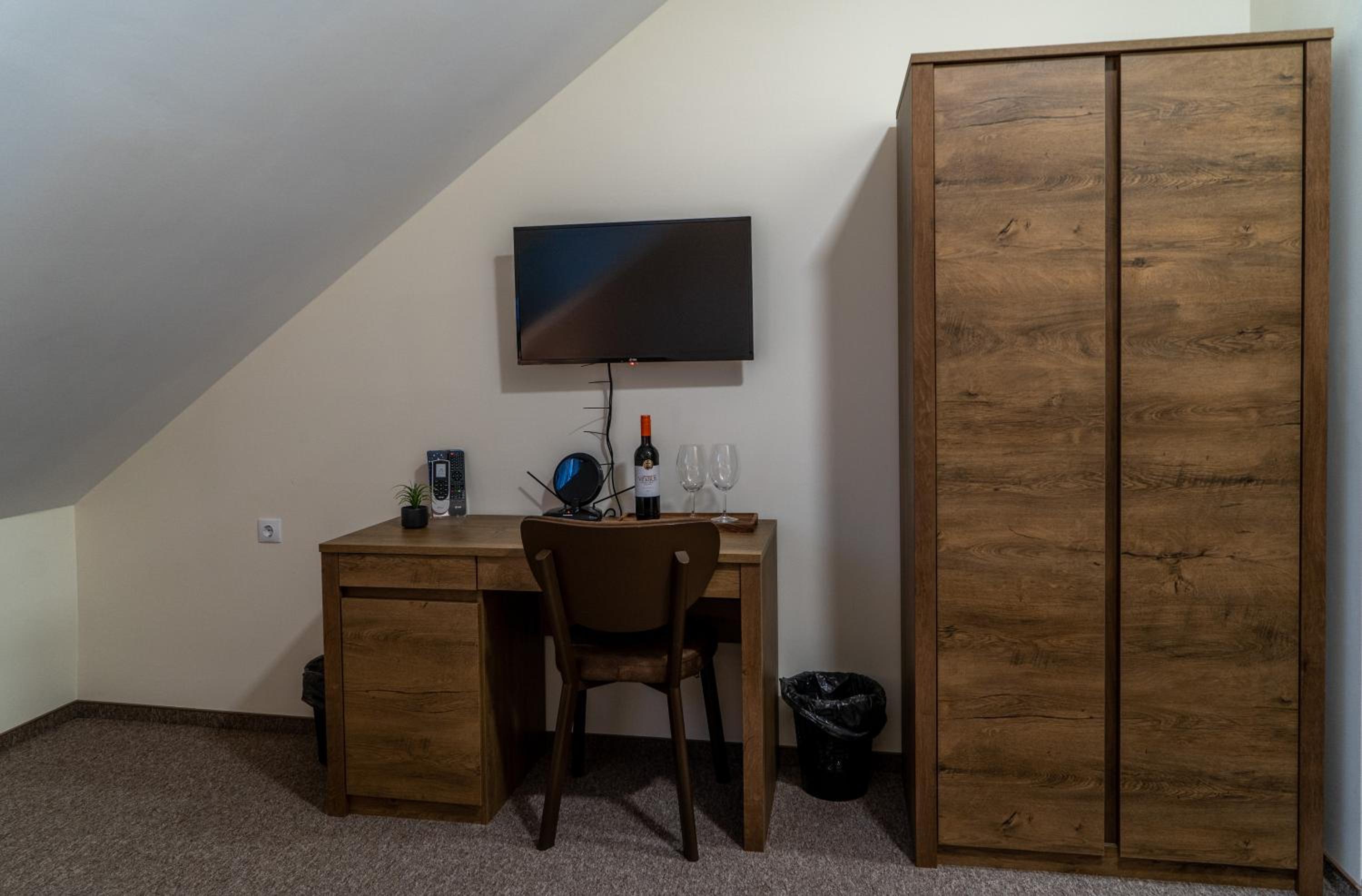Standard Queen Room photo 3
