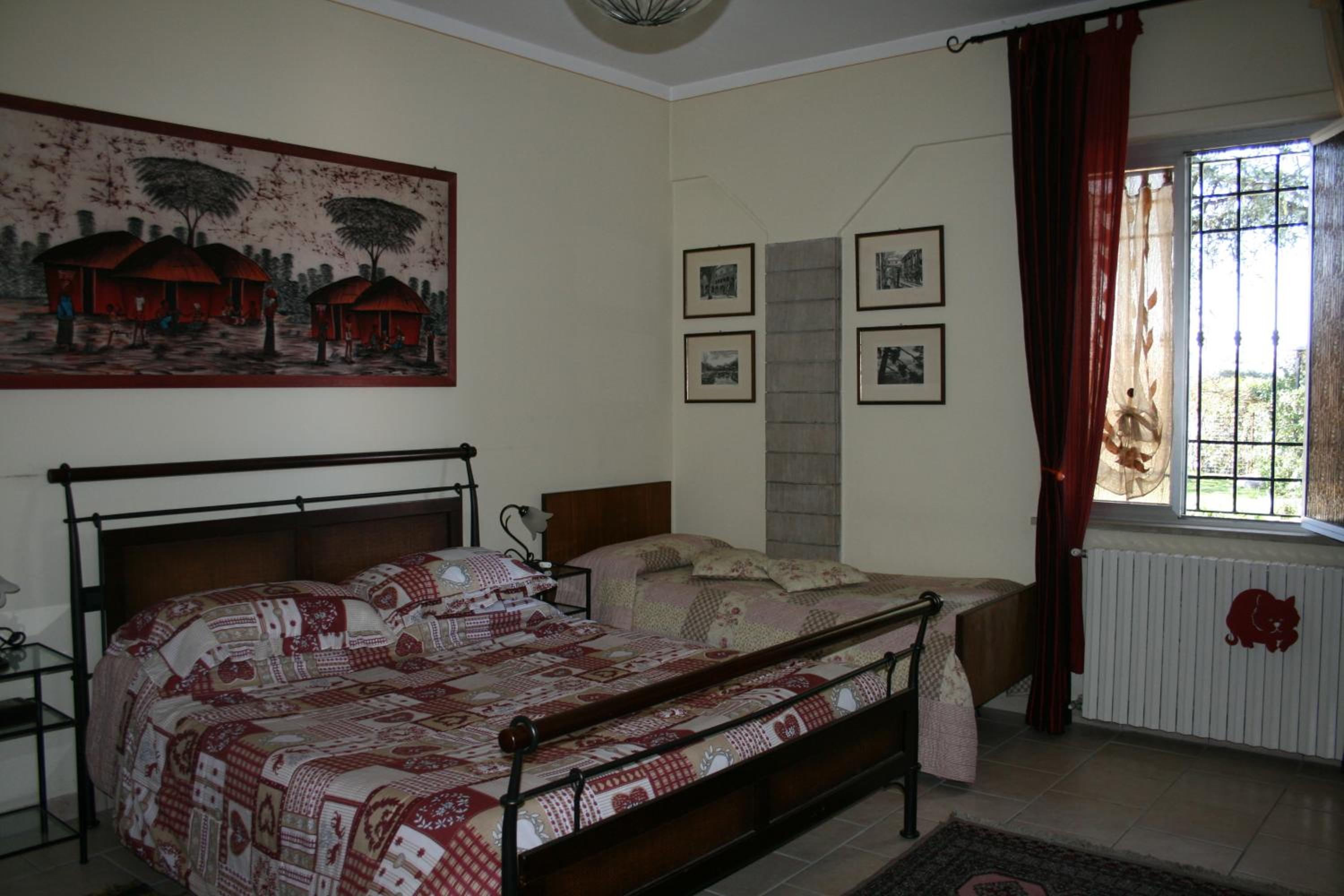 One-Bedroom Apartment - Photo 1