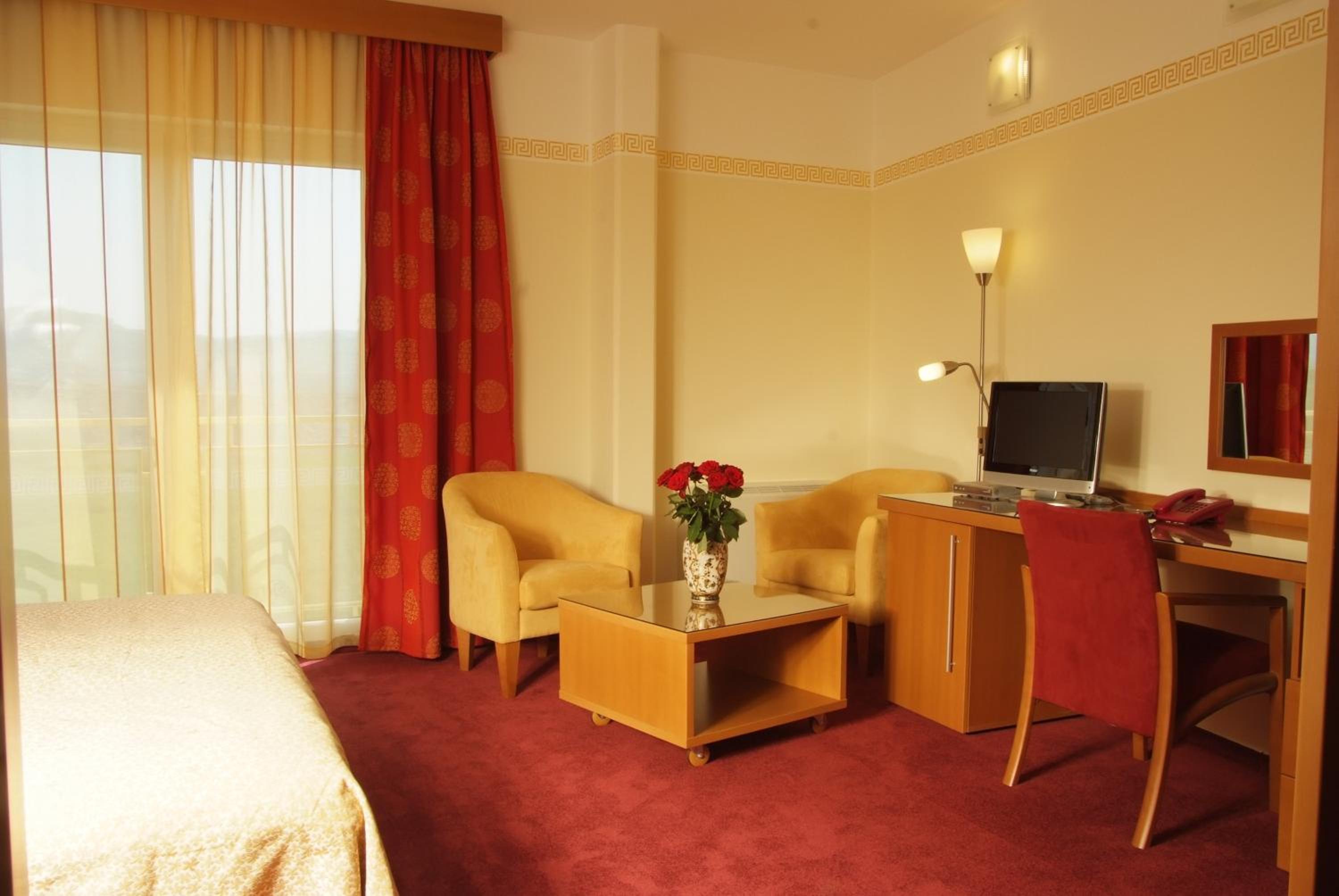 Family Two-Bedroom Suite photo 2