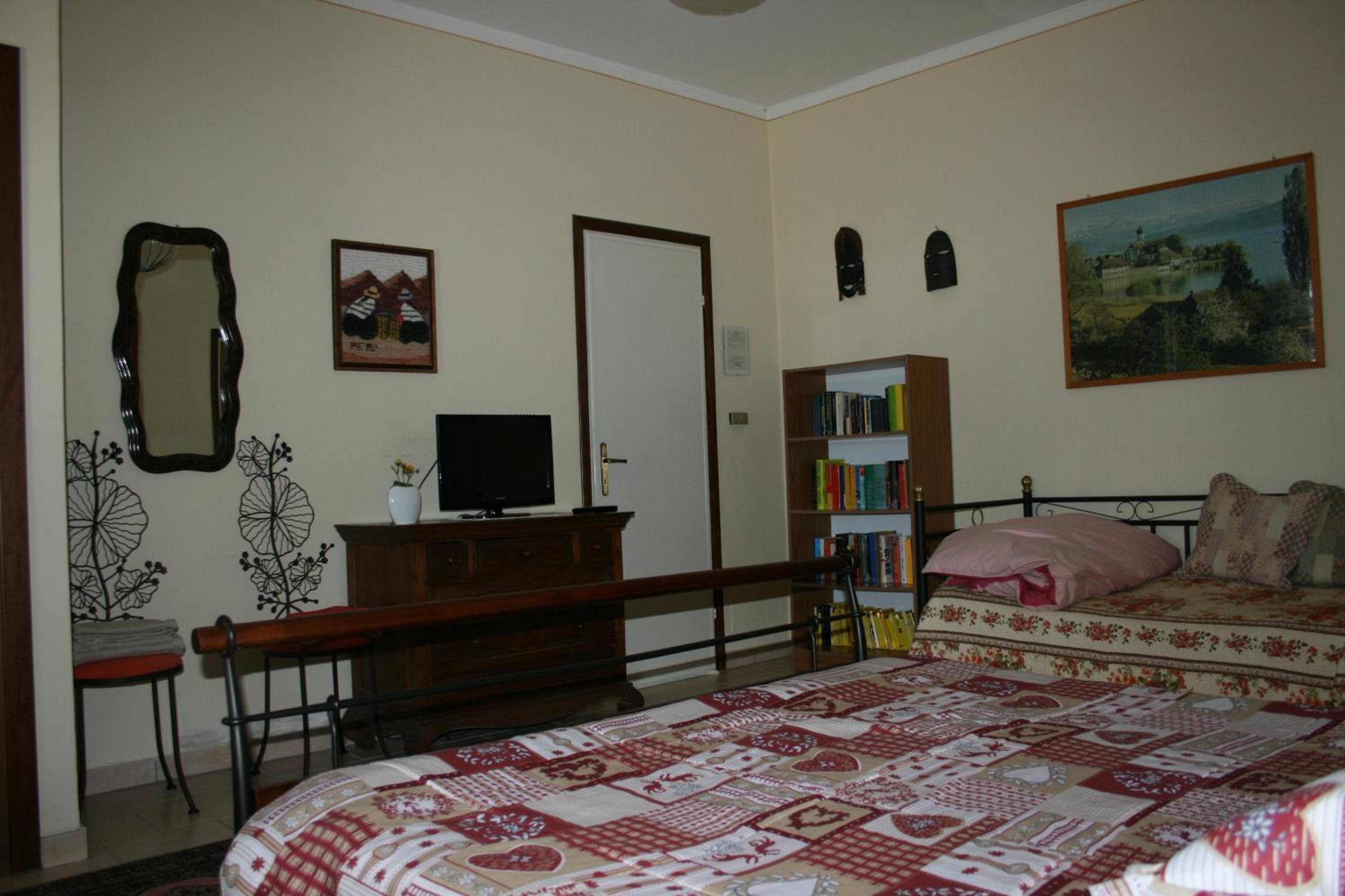 One-Bedroom Apartment - Photo 7