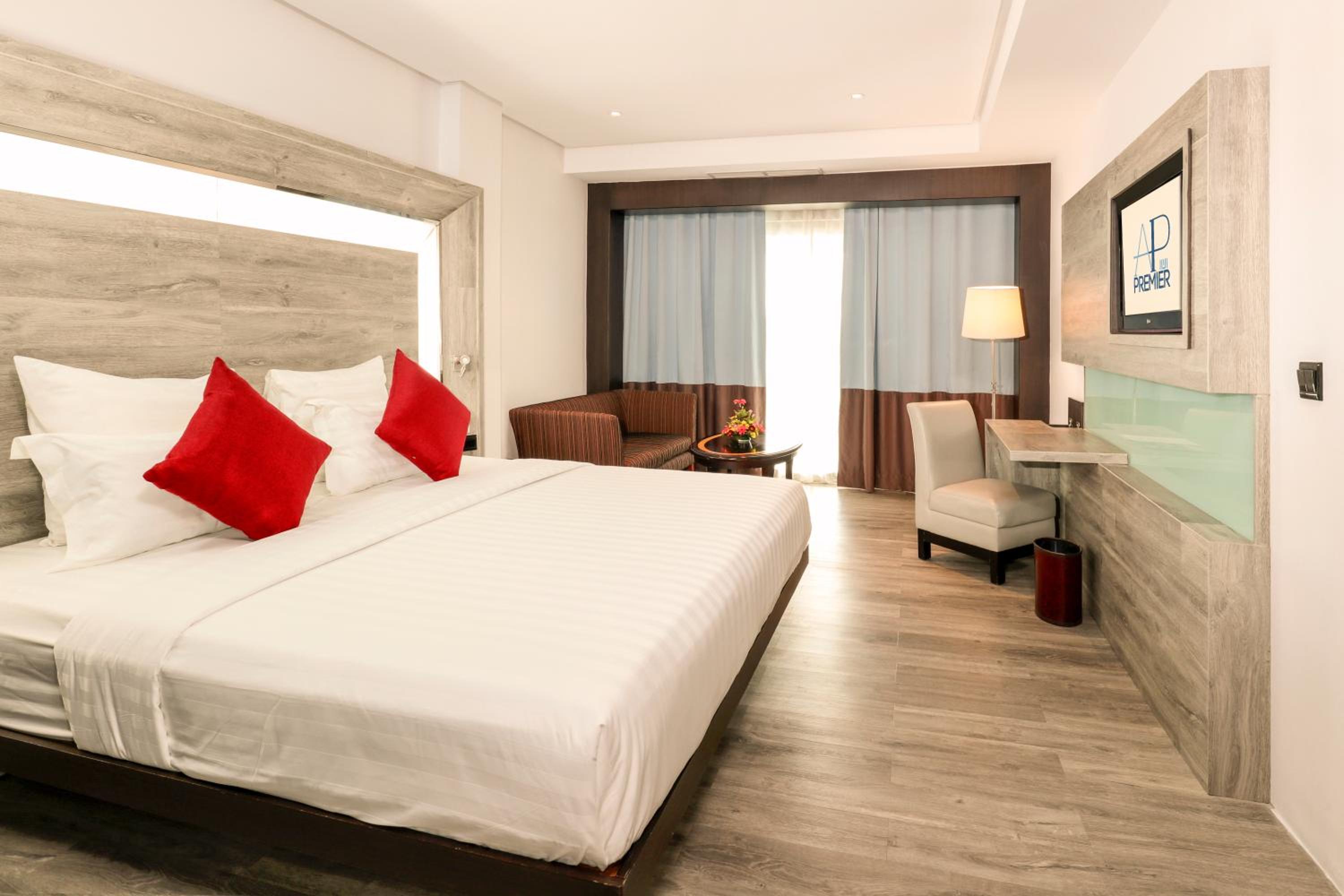 Business King Suite - Photo 5