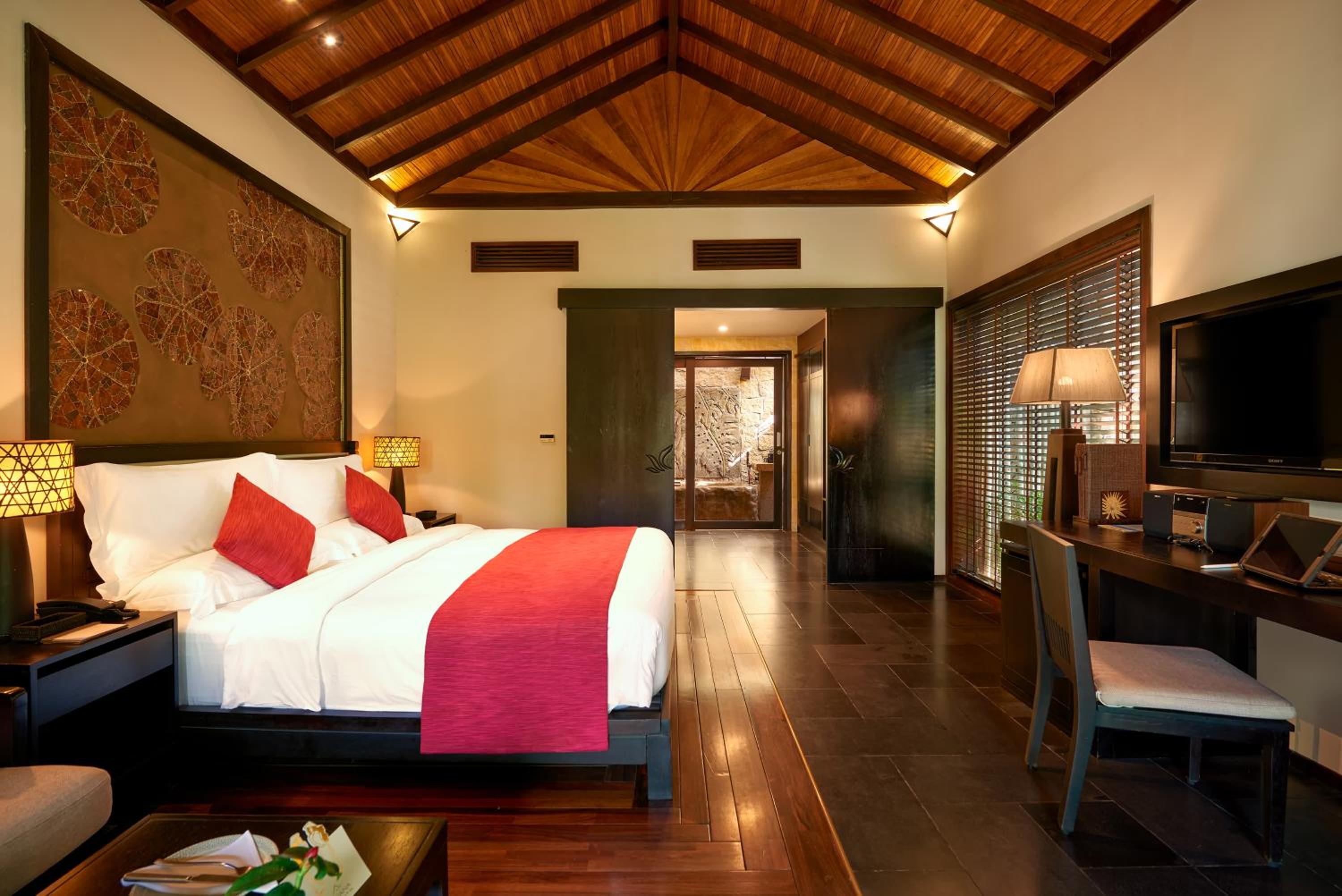 Premier Deluxe King Villa Garden View