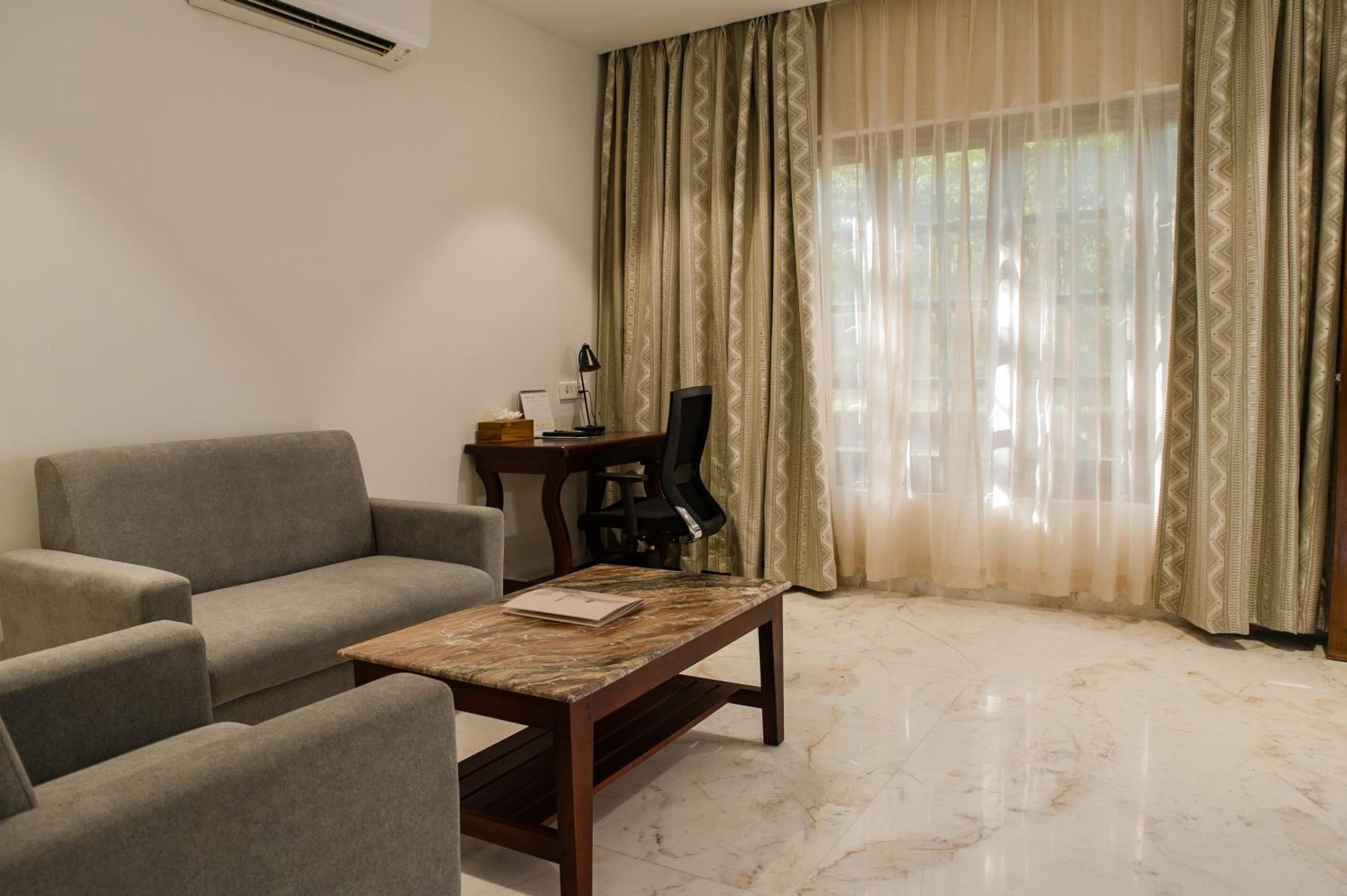 Twin Room With Lake View photo 3