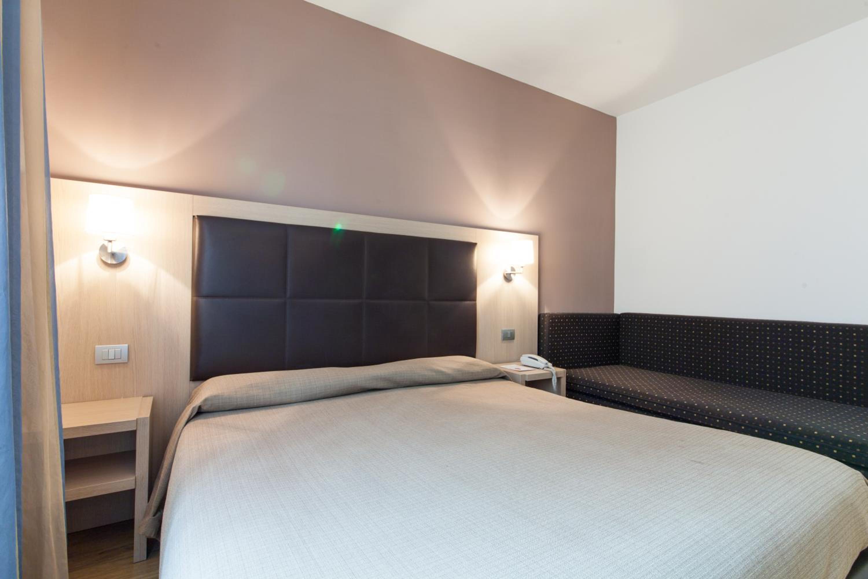 Standard Triple Room - Photo 5