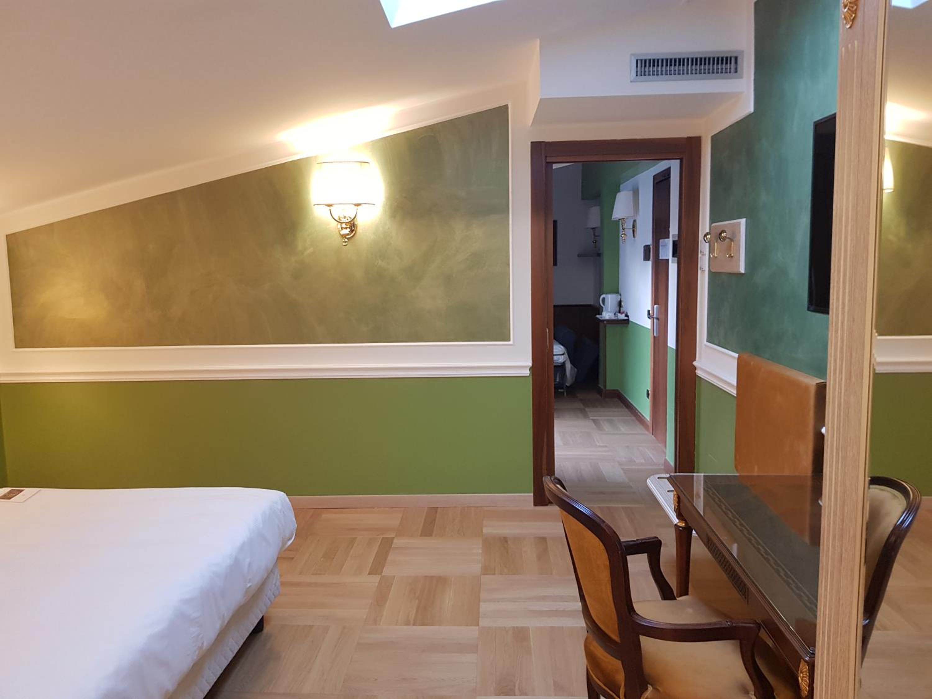 Family Room (2 Adults + 2 Children) - Photo 4