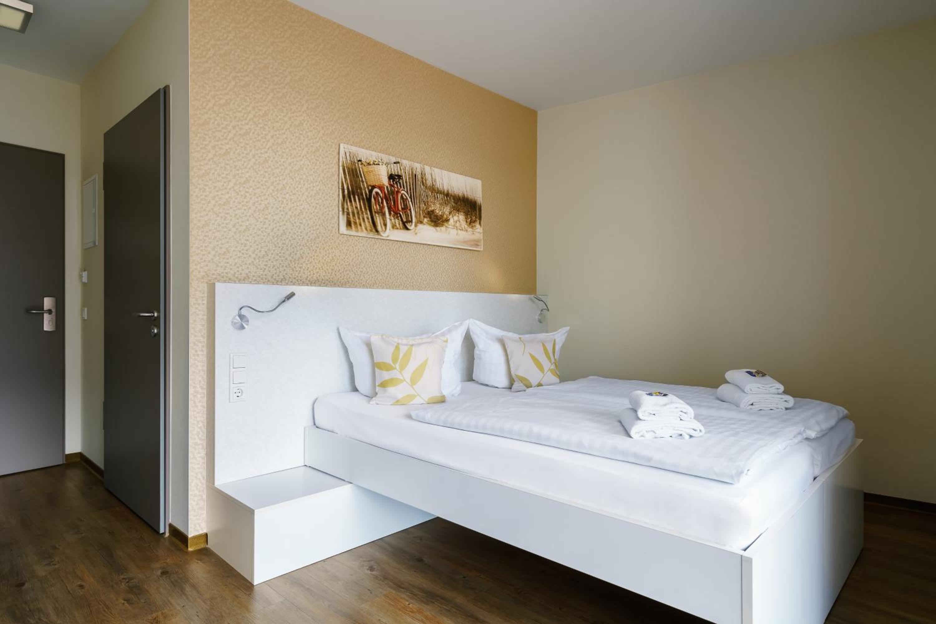 Double Room with Balcony - Disability Access photo 1