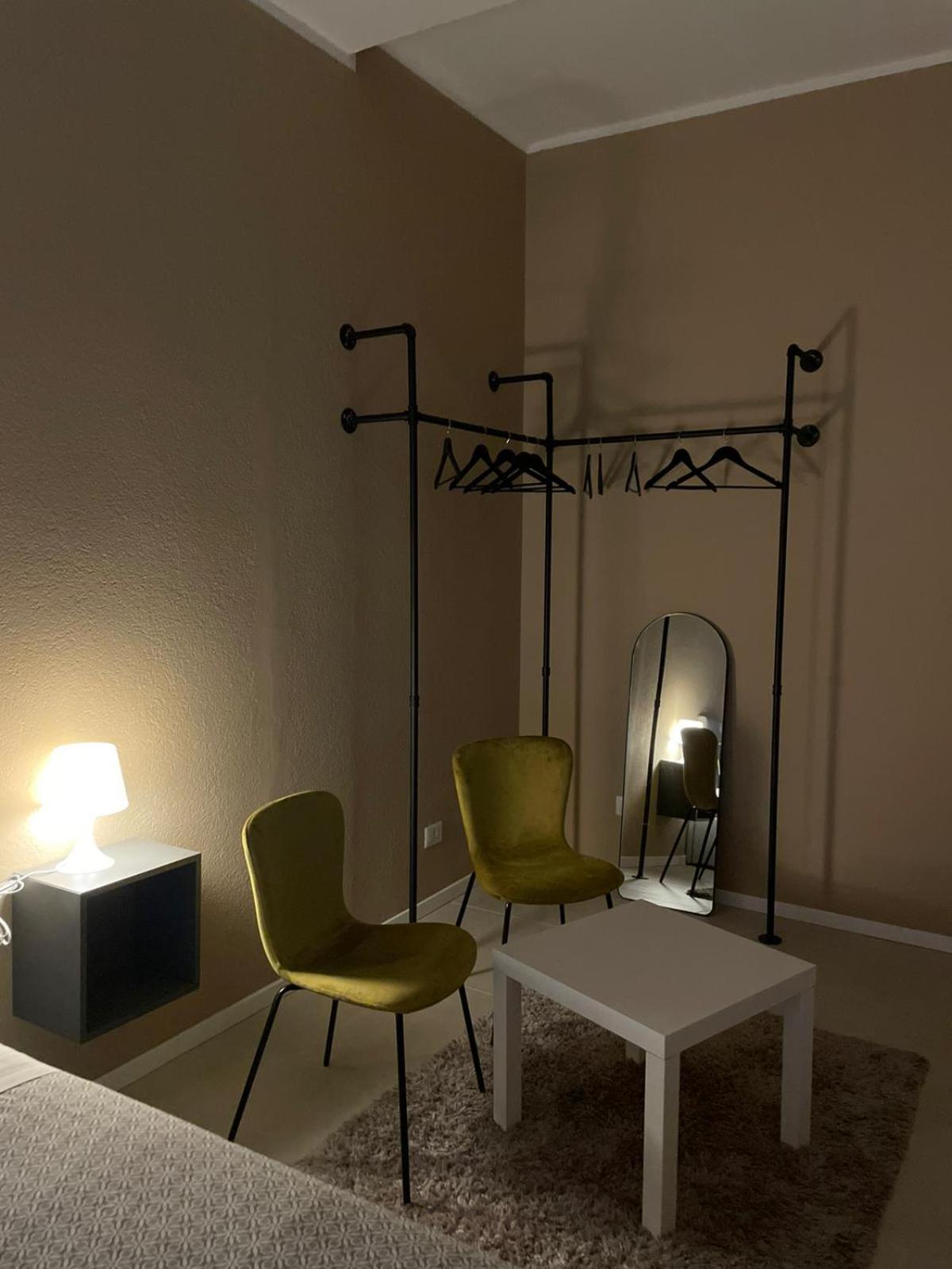 Large Double Room - Photo 6