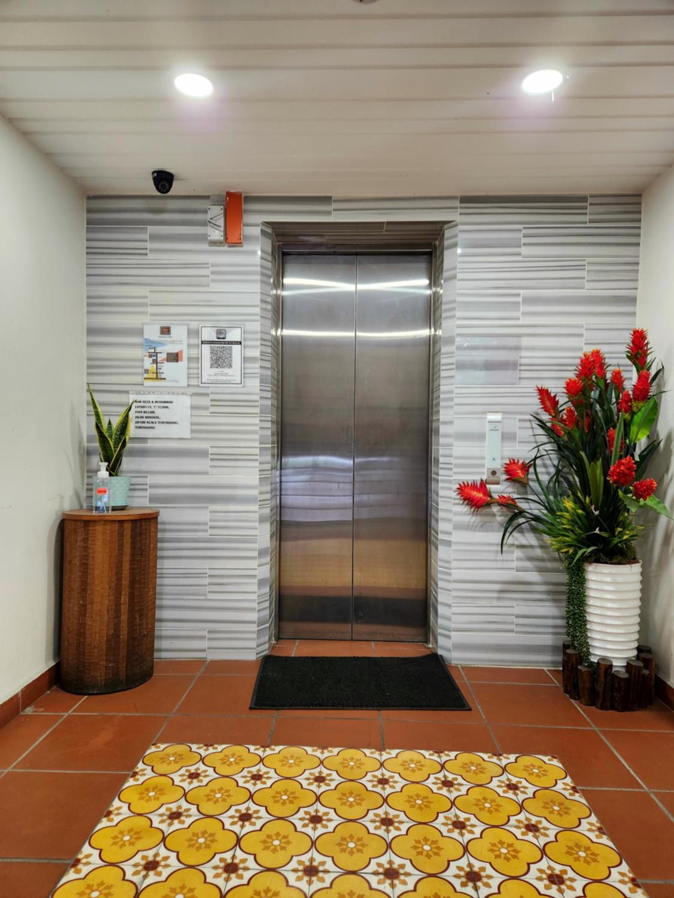 Deluxe Family Suite - Photo 10
