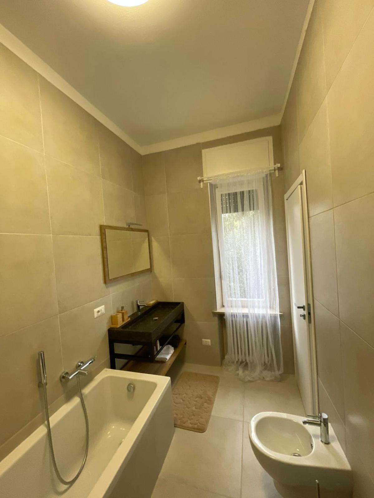 Large Double Room - Photo 4