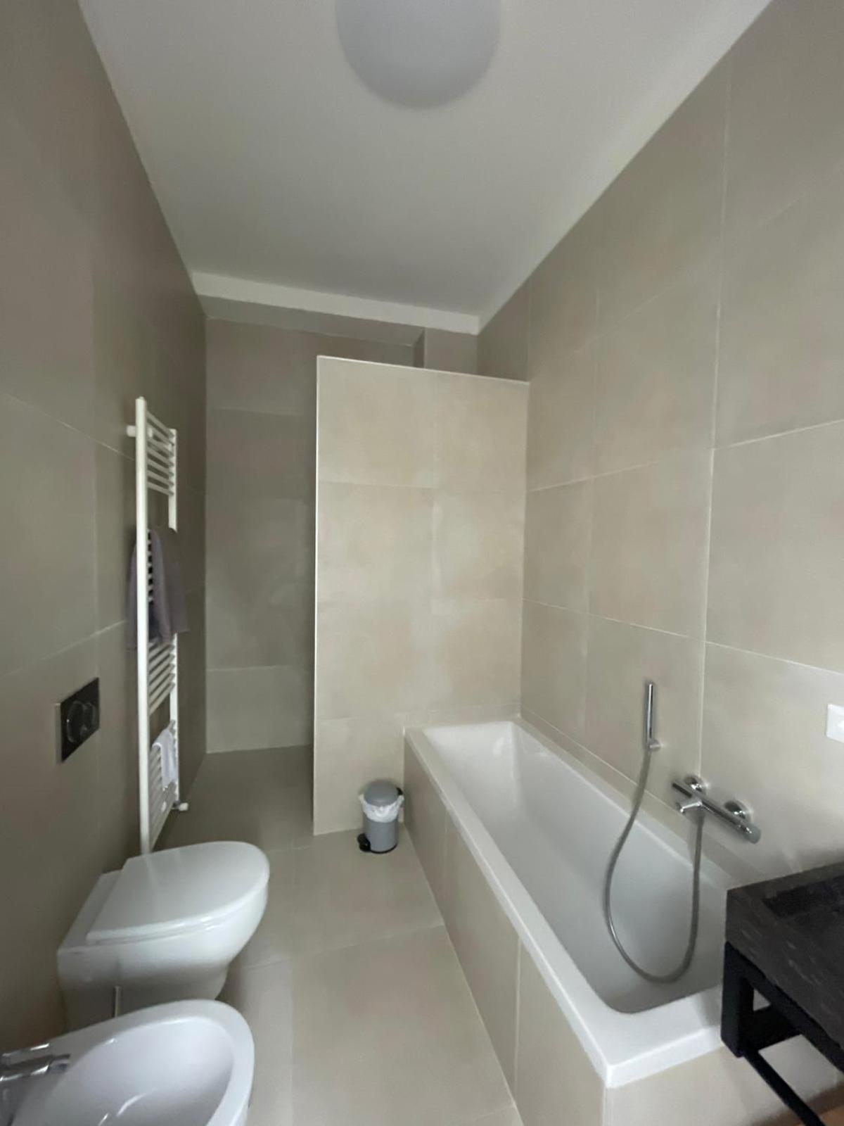 Large Double Room - Photo 2