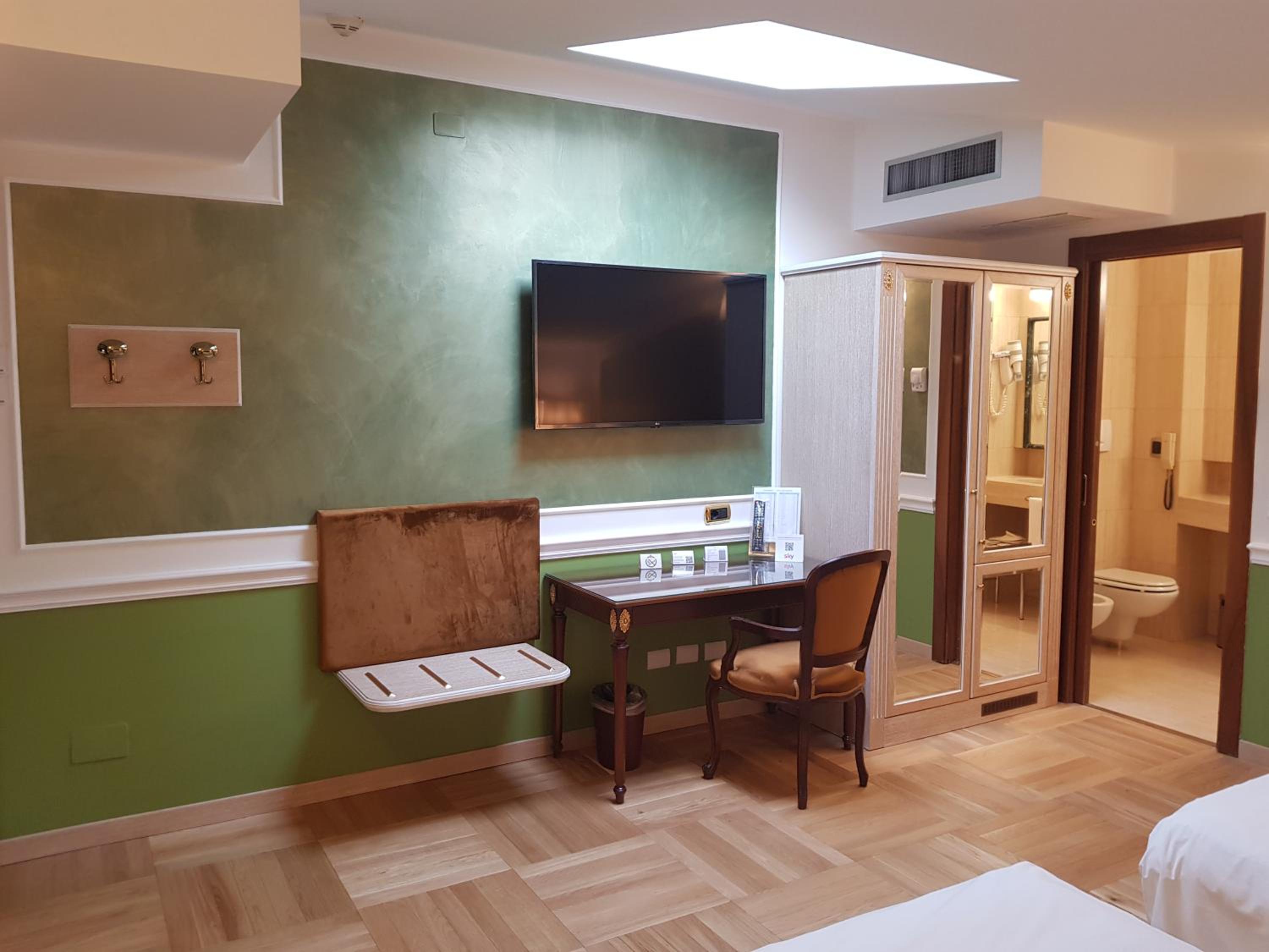 Family Room (2 Adults + 2 Children) - Photo 6