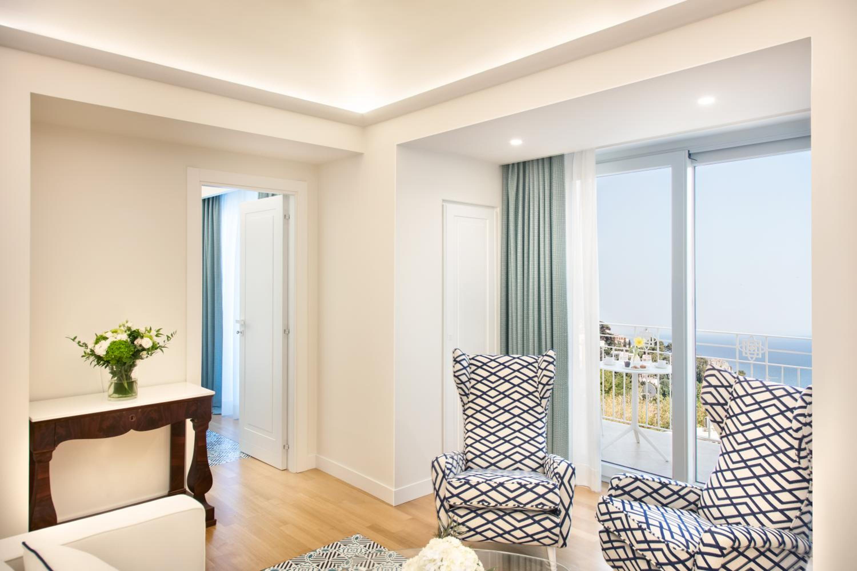 Deluxe Suite with Sea View