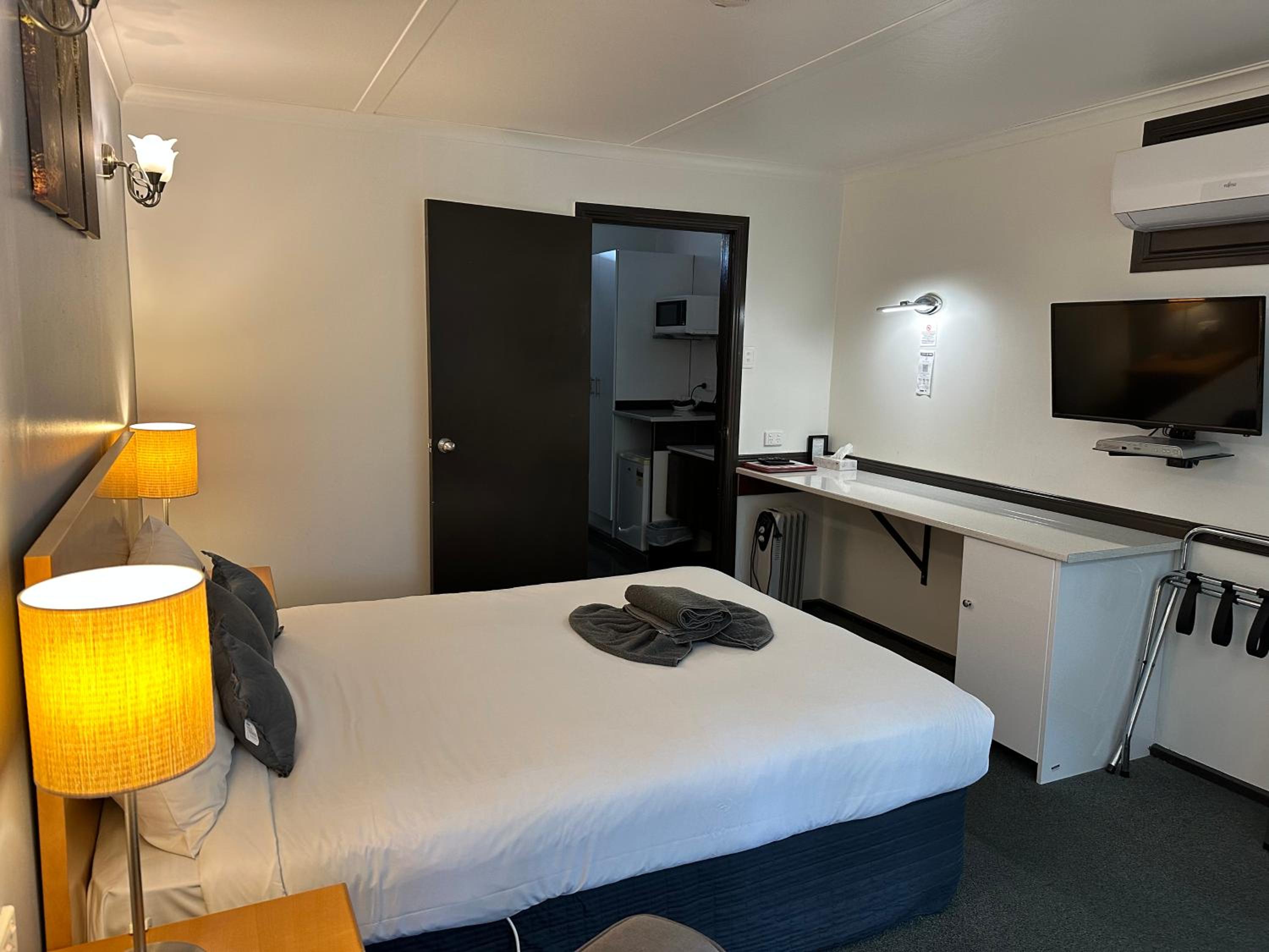 Standard Double Room - Photo 15