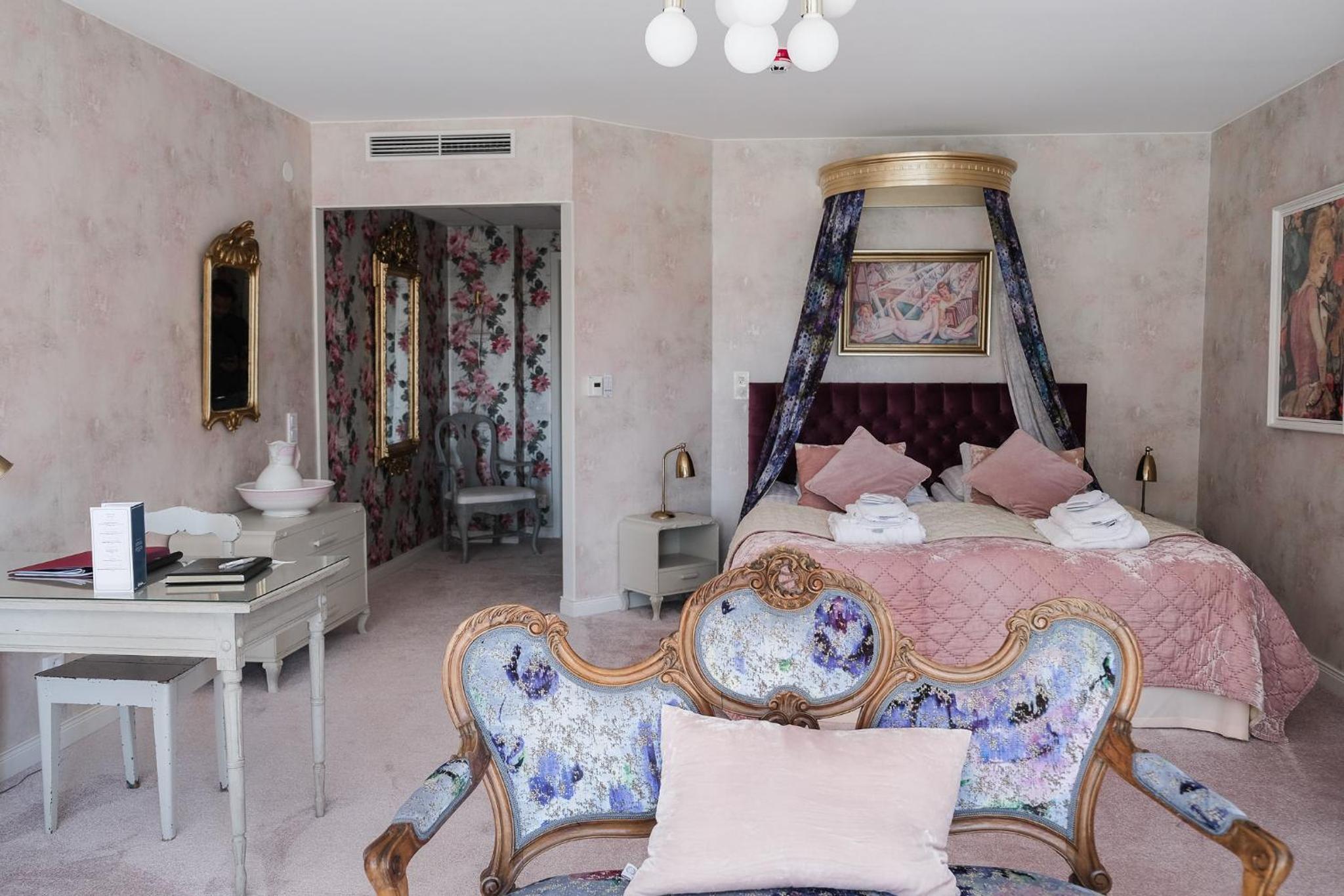 Deluxe Junior Suite photo 3