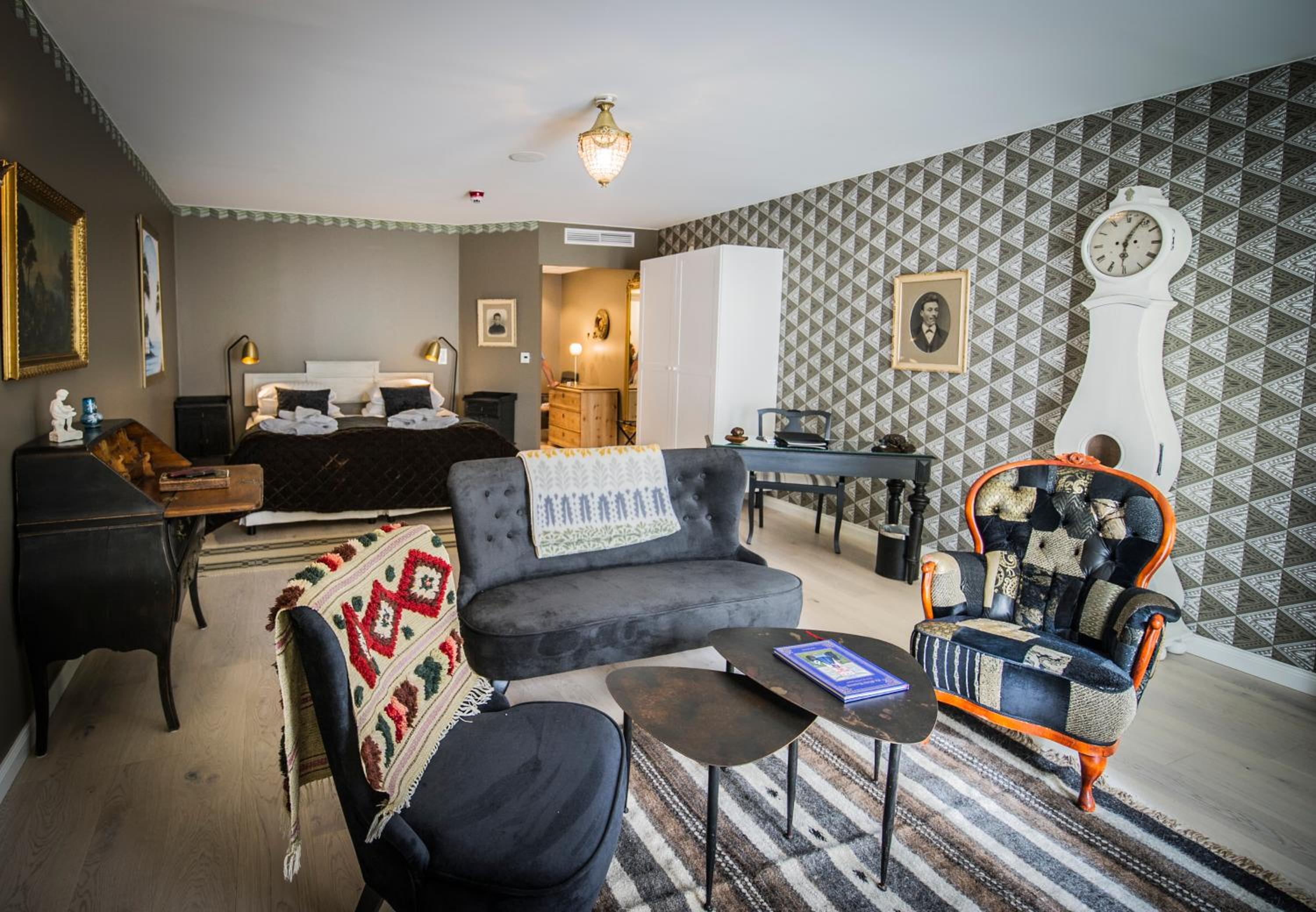 Deluxe Junior Suite photo 2