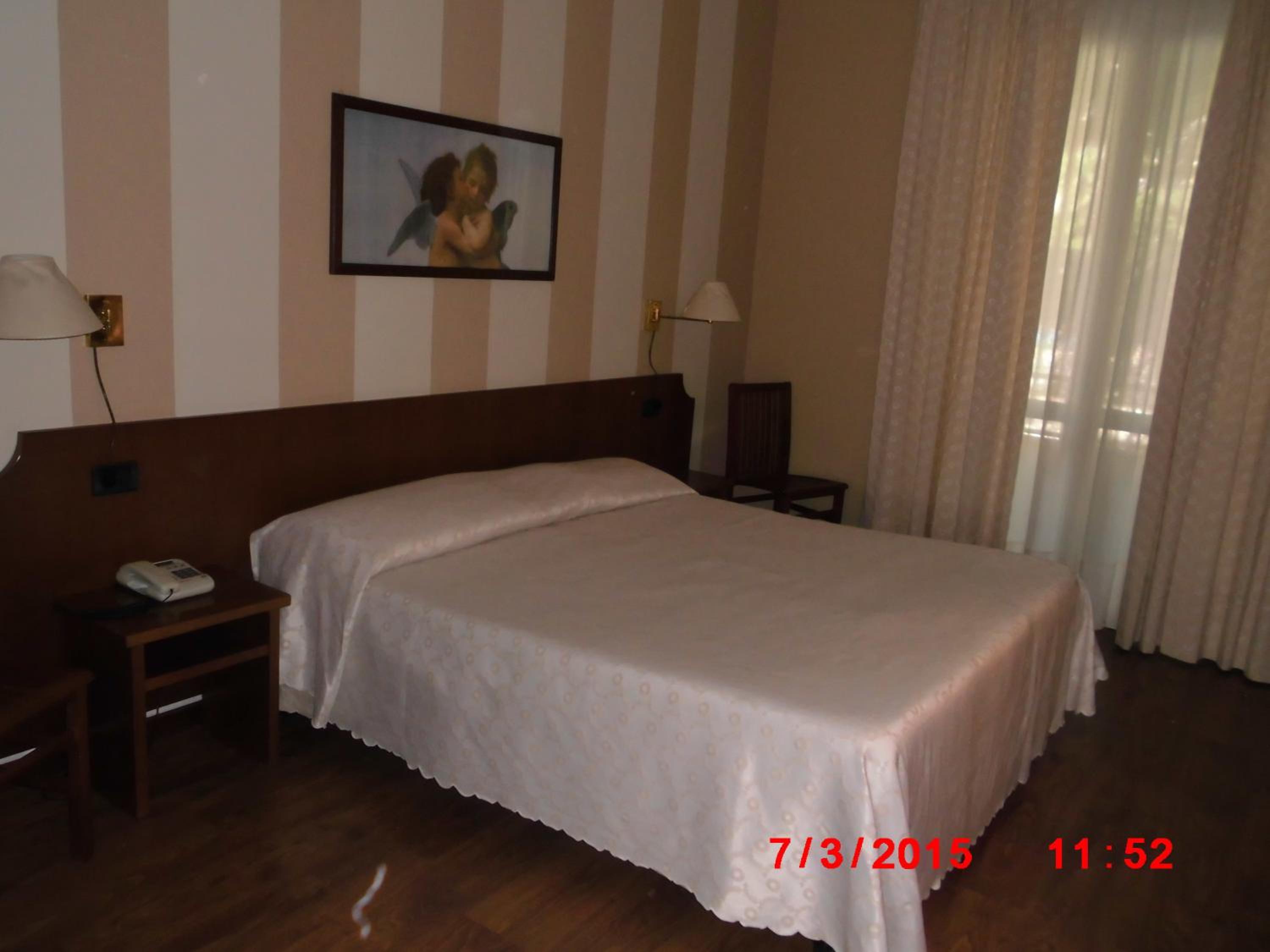 Double or Twin Room - Photo 9