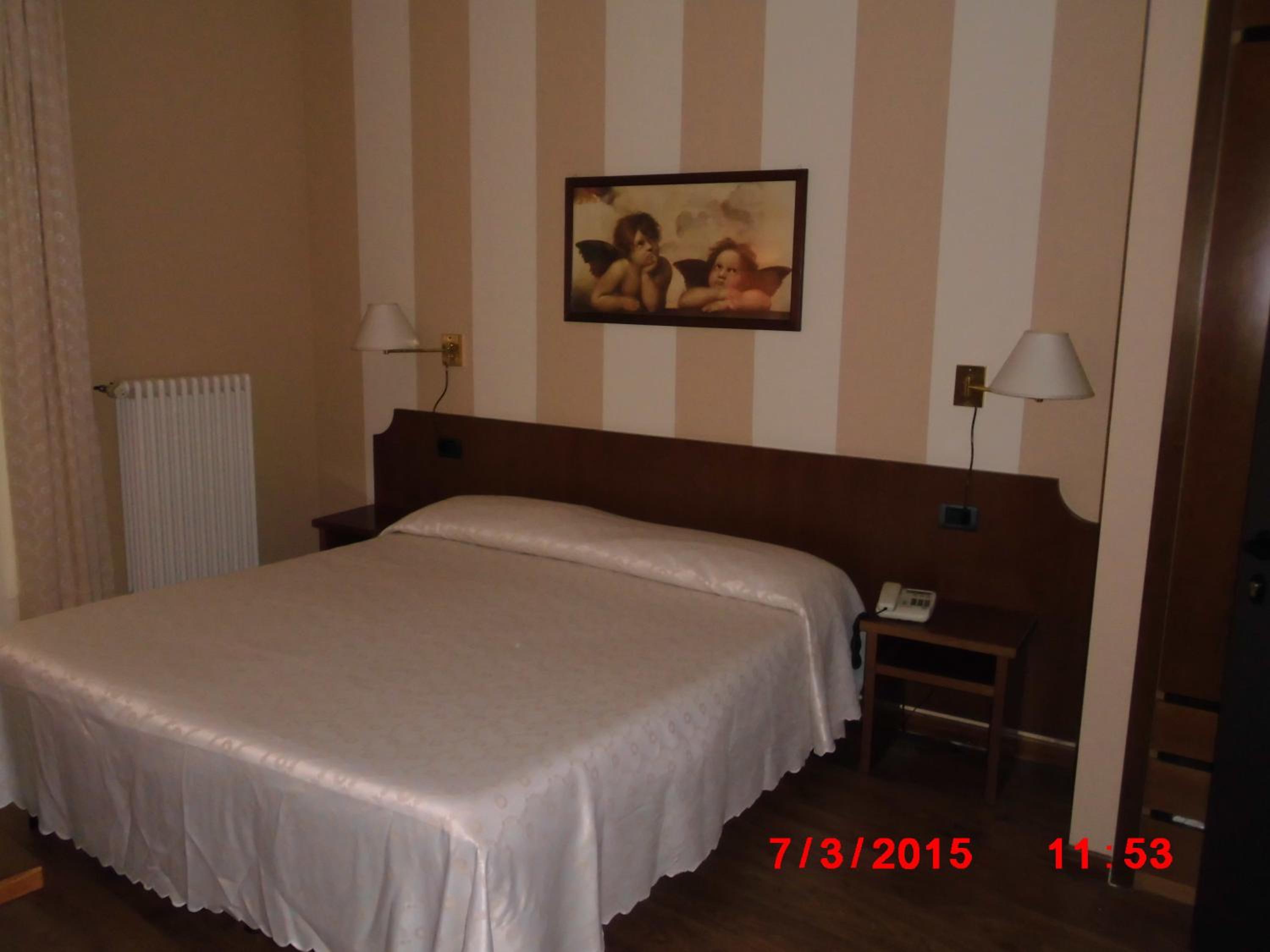 Double or Twin Room - Photo 13