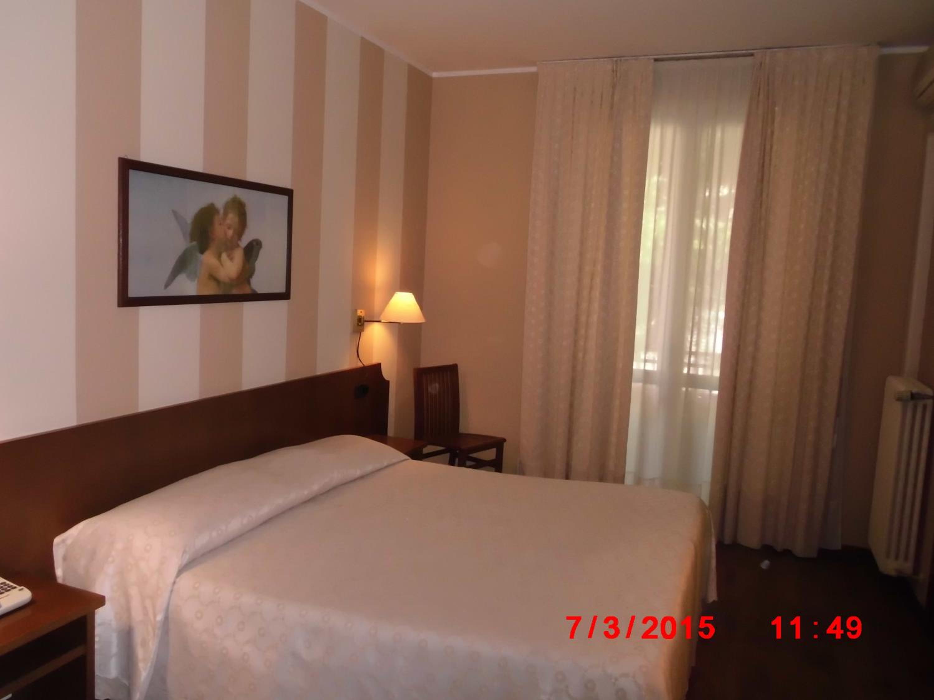 Double or Twin Room - Photo 19