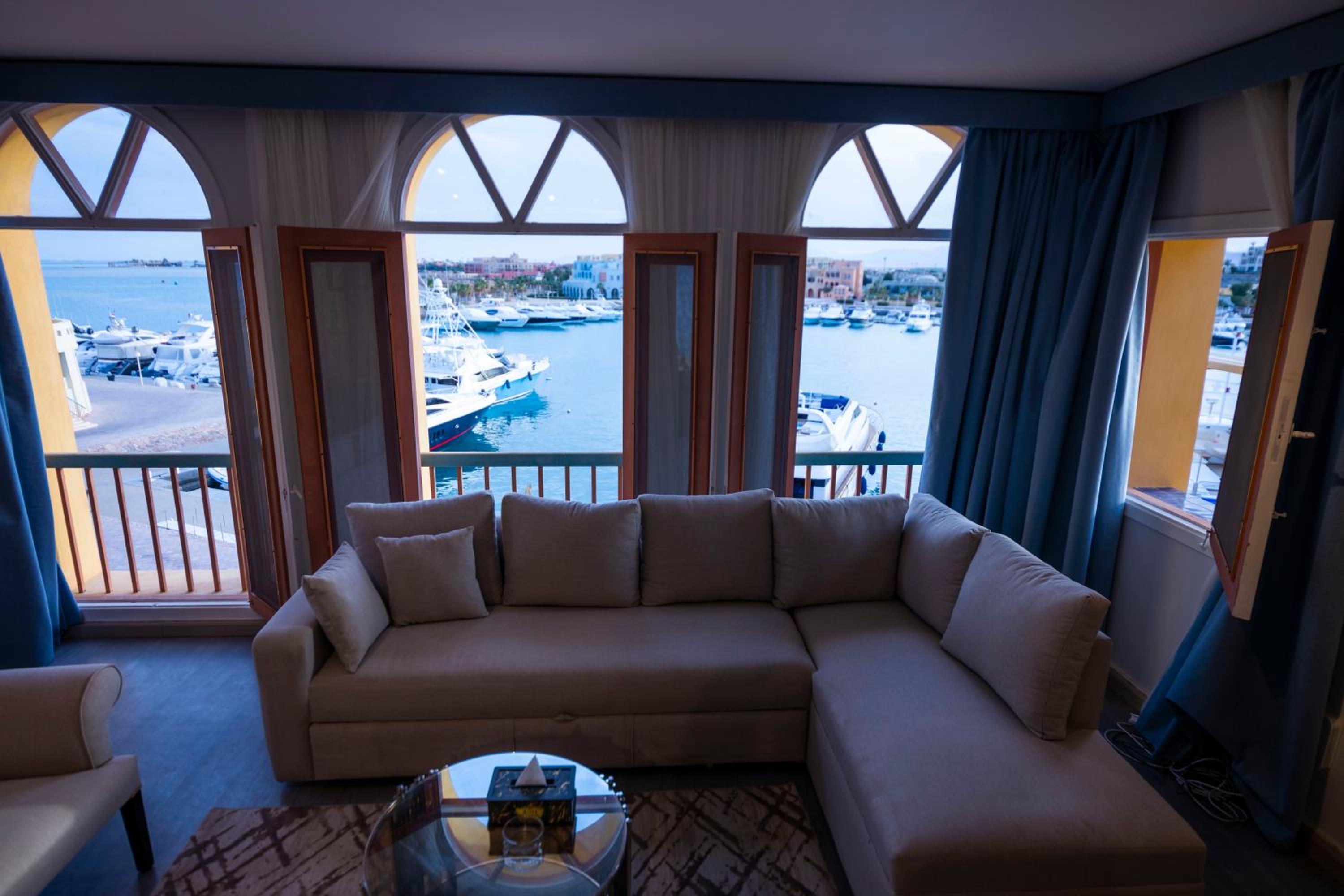 One-Bedroom Suite with Sea View photo 3