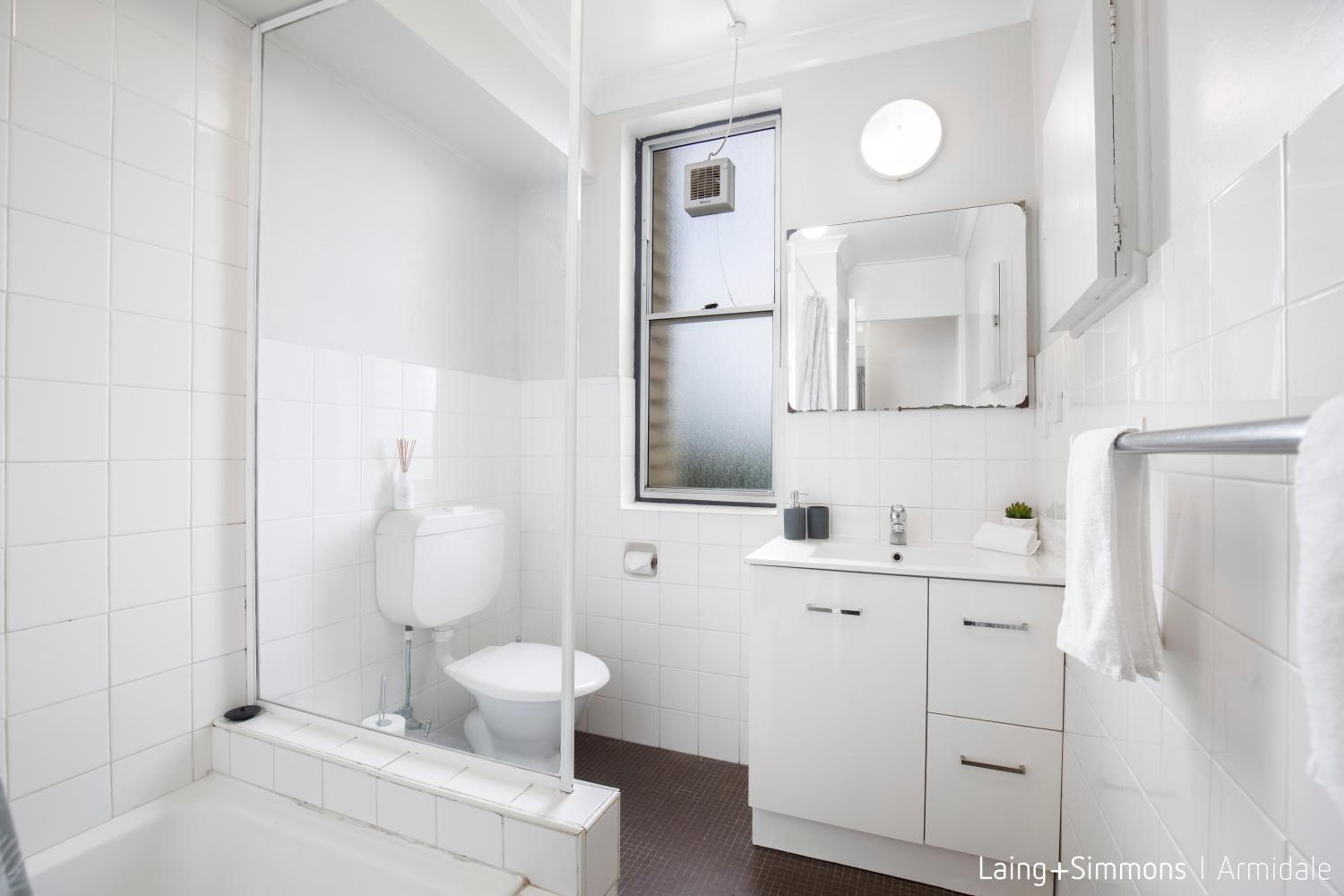 Two-Bedroom Apartment - Photo 3