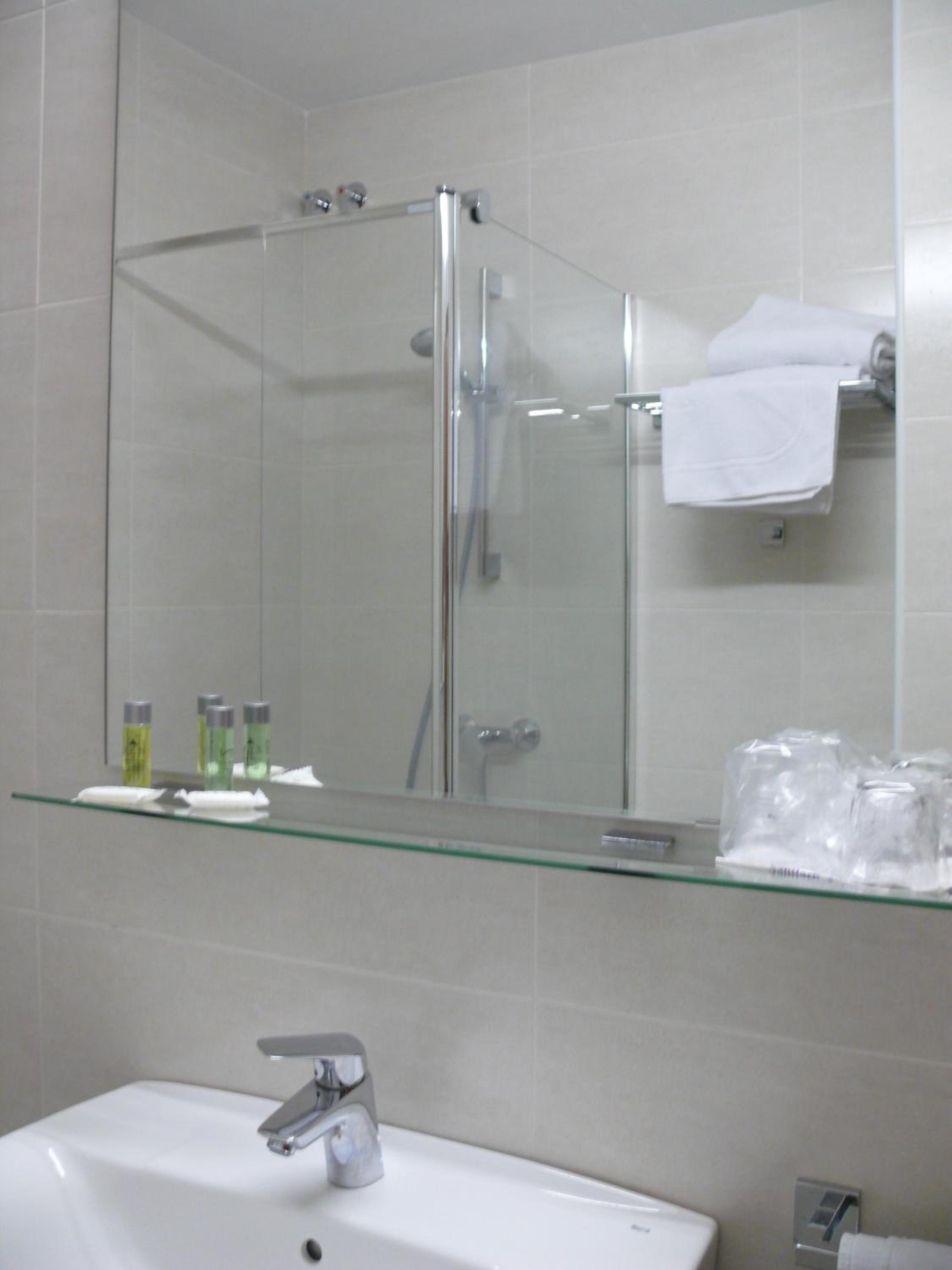 Standard Triple Room (2 Adults + 1 Child) photo 2