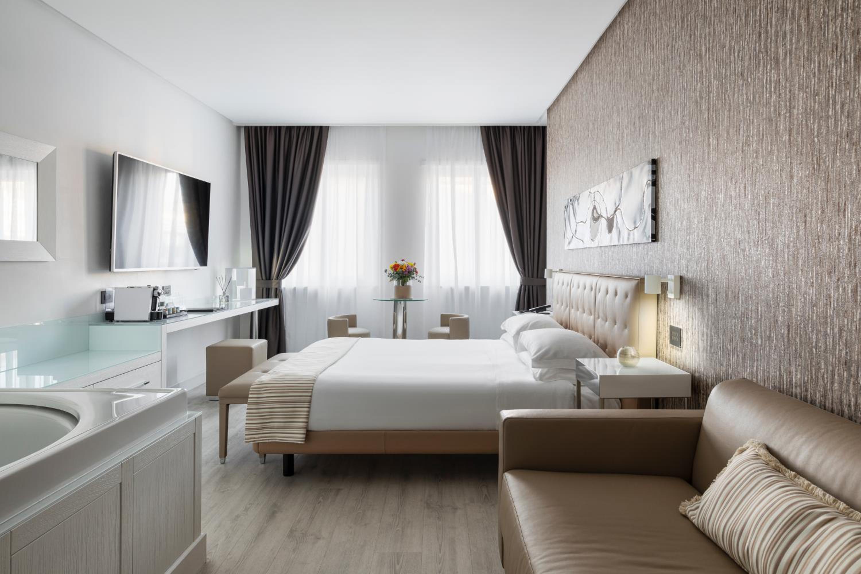 Junior Suite - Photo 1