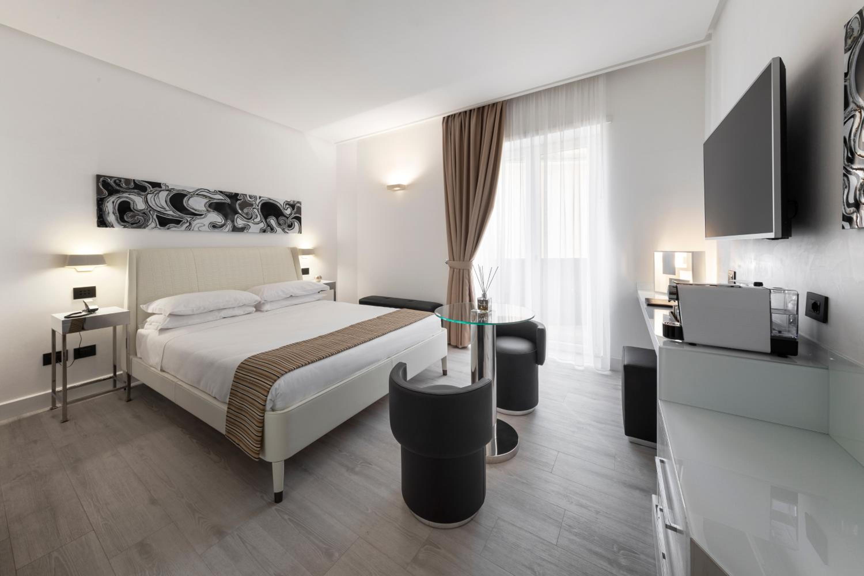 Deluxe Room - Photo 1