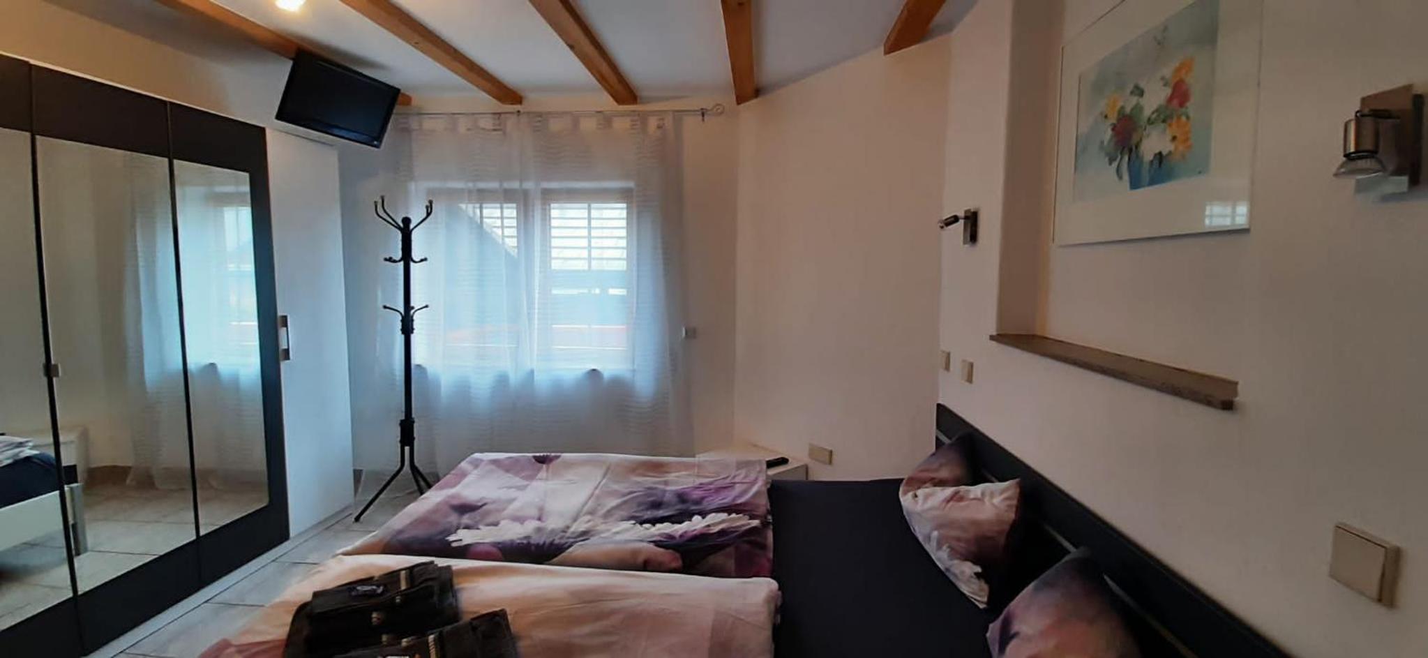 One-Bedroom House photo 1