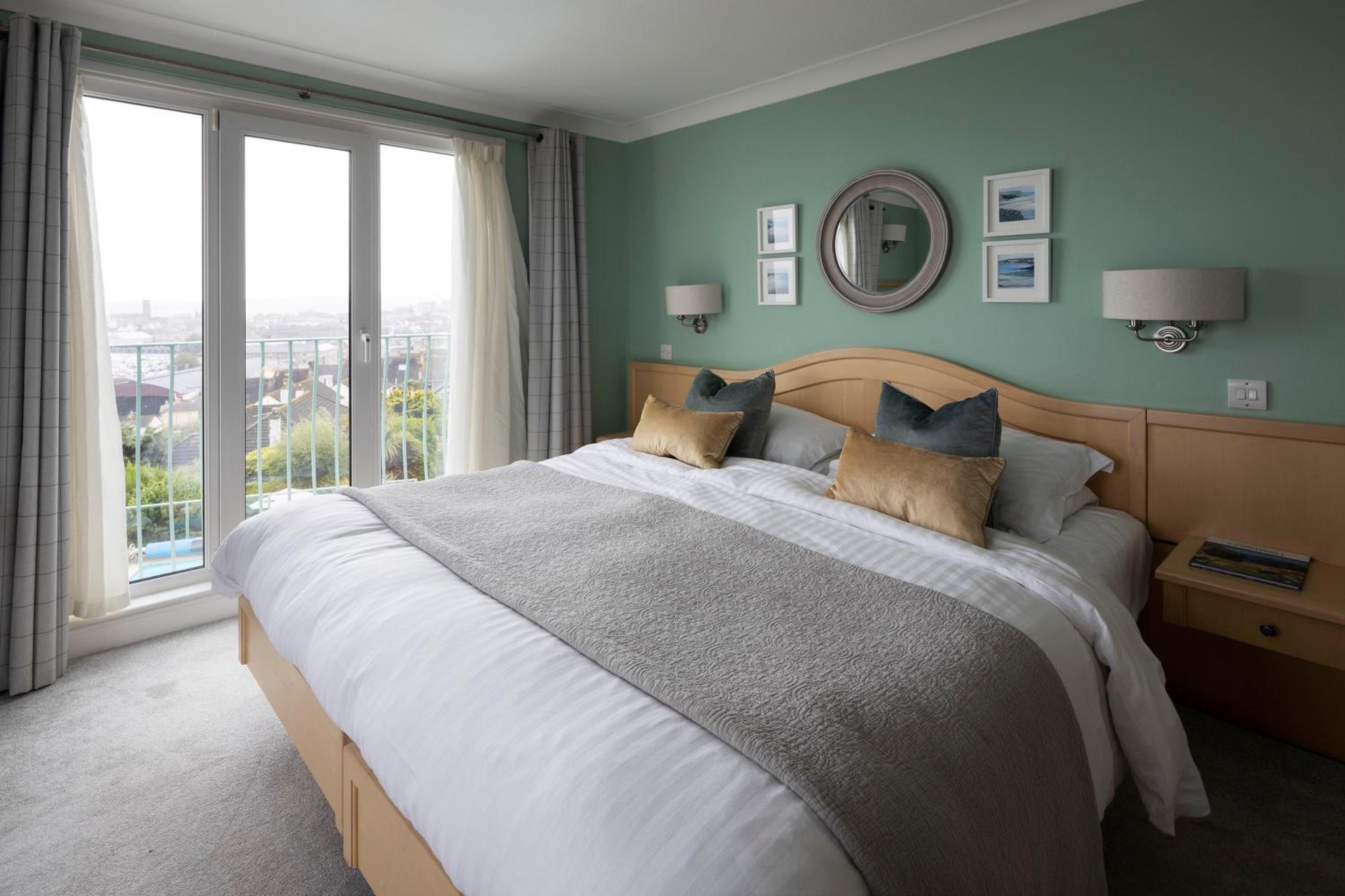 Superior Deluxe Double or Twin Room  photo 3