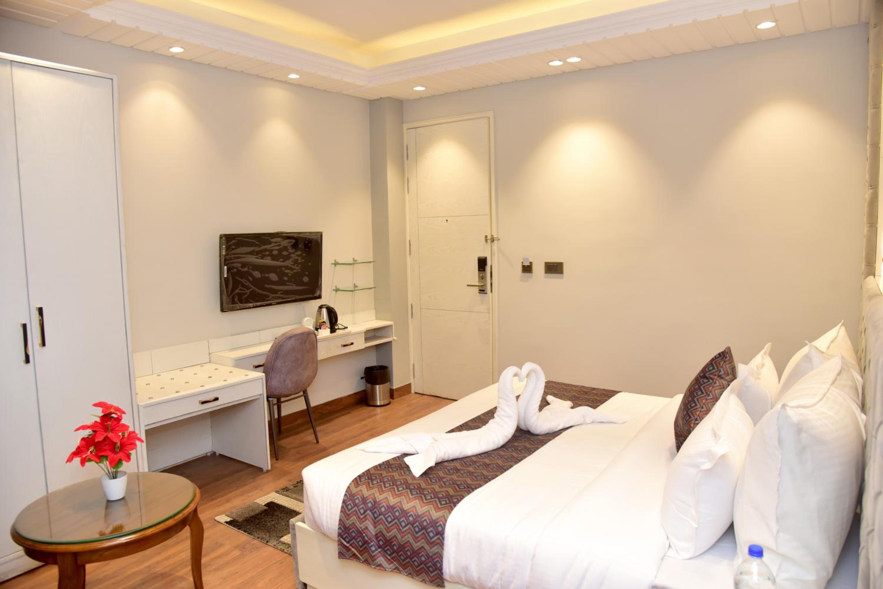 Deluxe Room - Photo 5