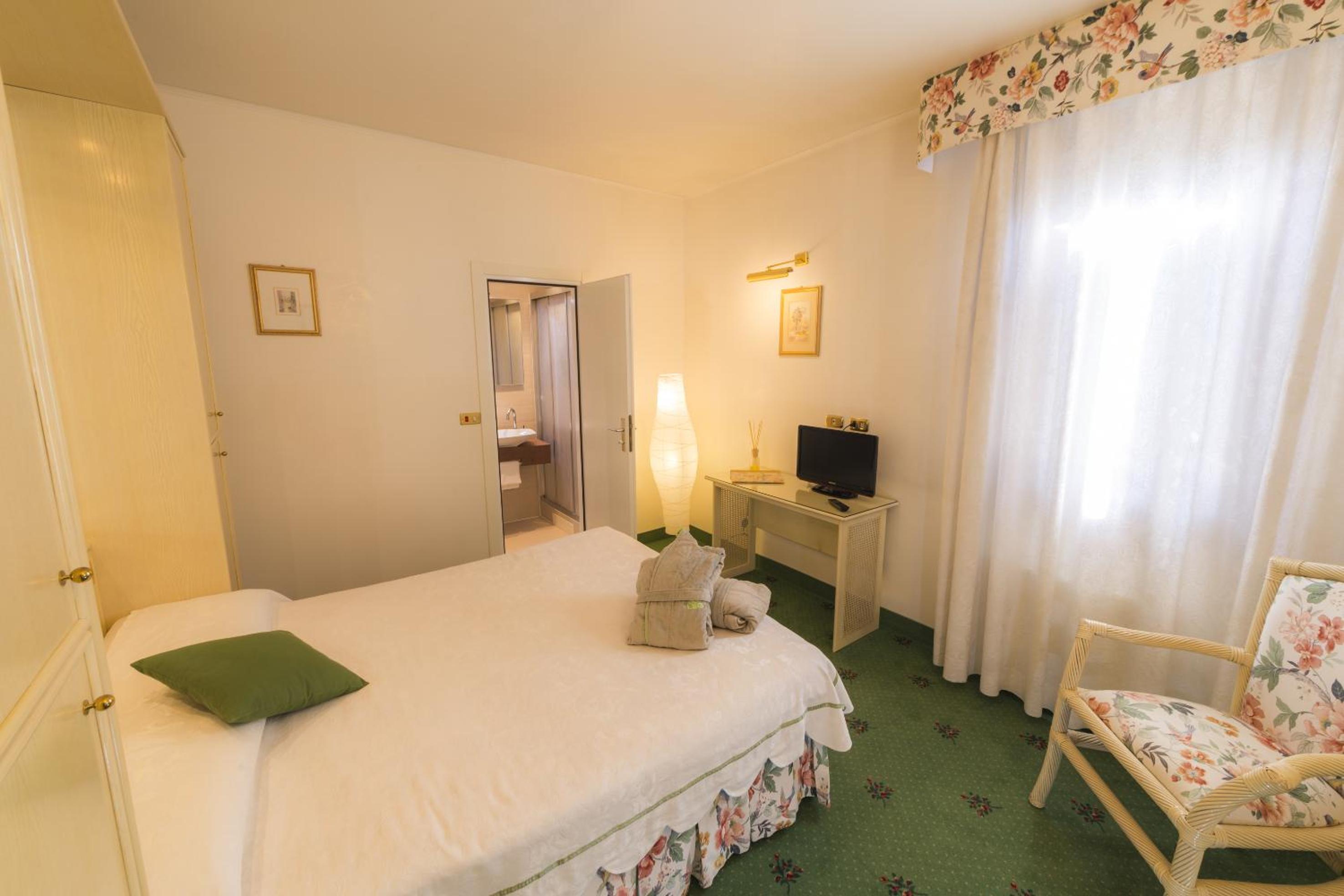 Double Room photo 3