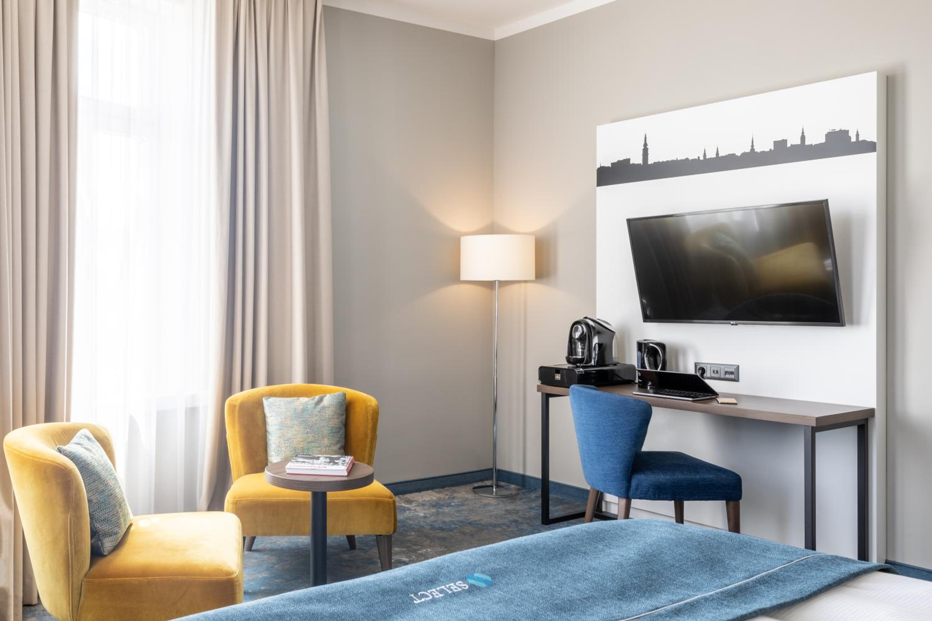 Executive Double Room thumbnail 5