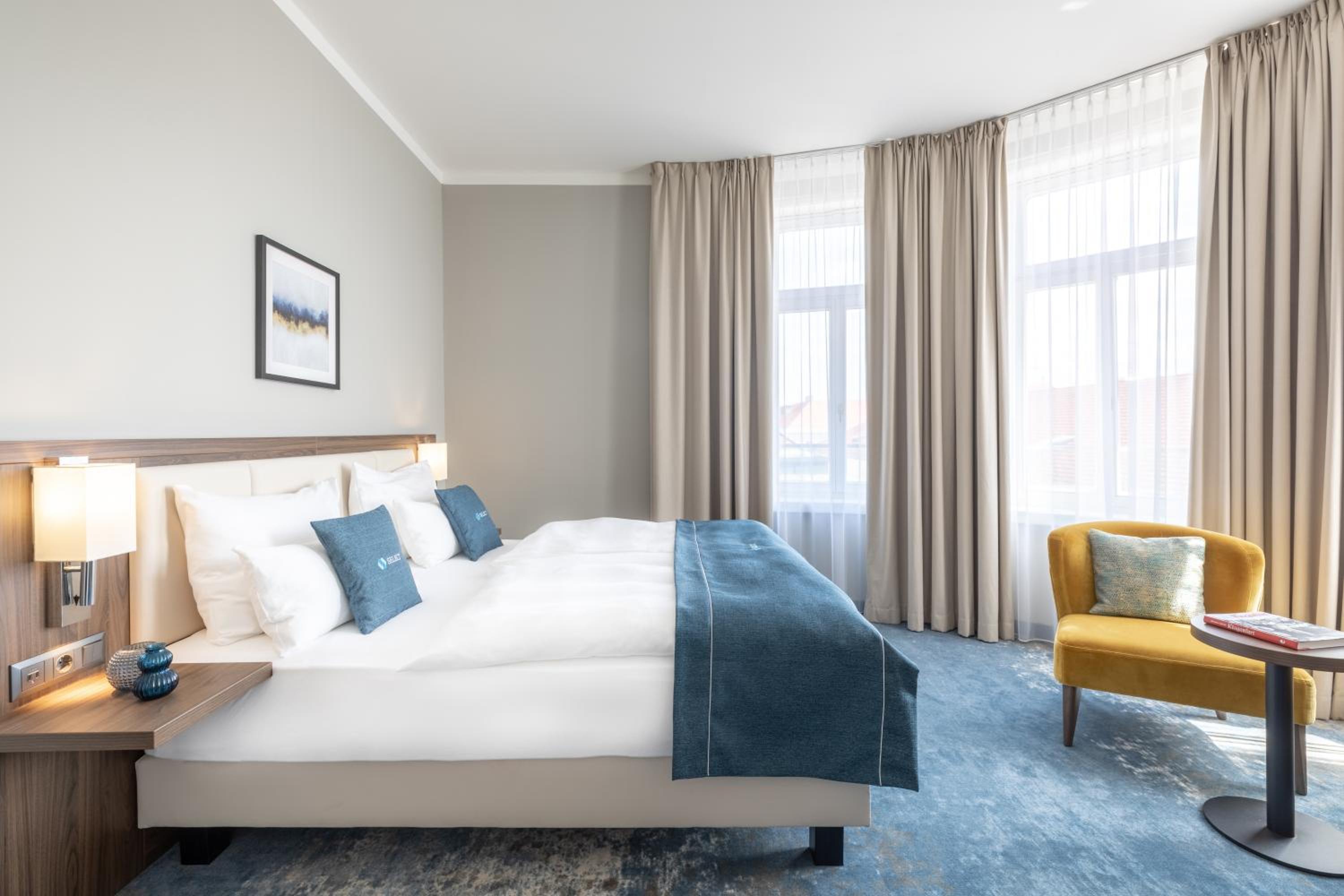 Executive Double Room thumbnail 6
