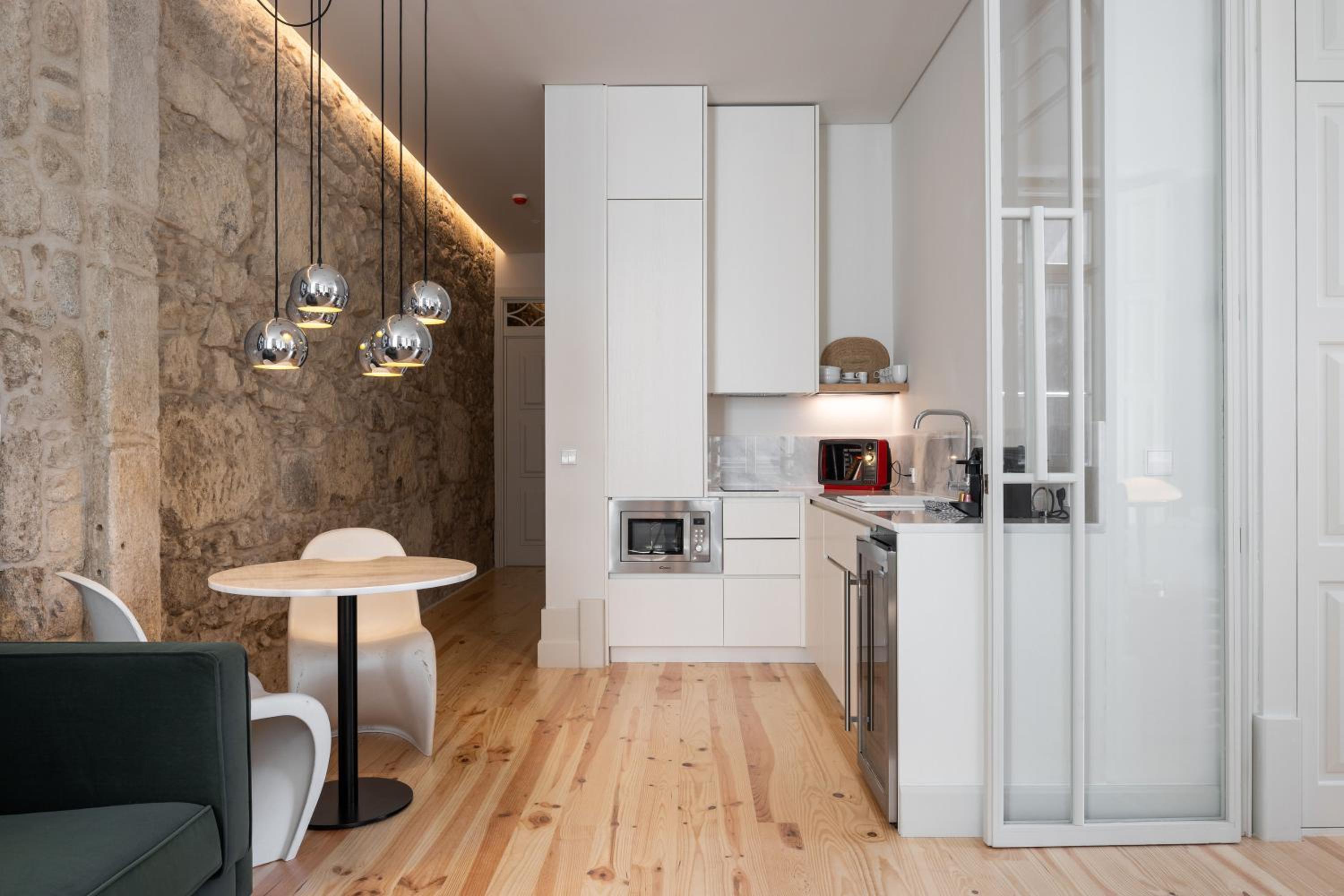 One-Bedroom Apartment - Photo 8