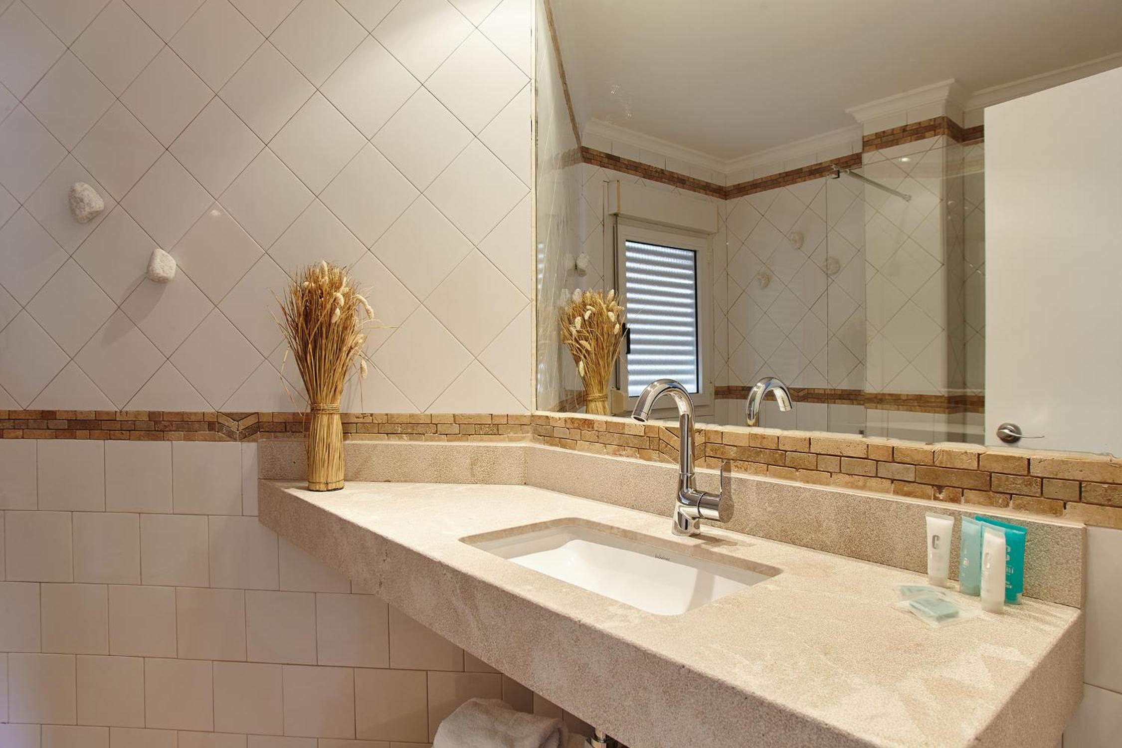 One-Bedroom Apartment (4 Adults)