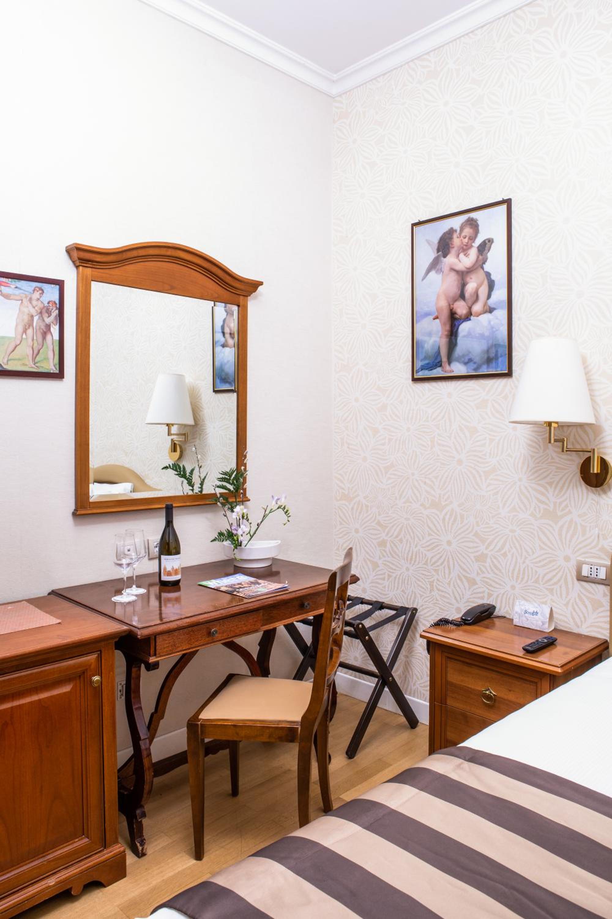 Single Room with Bath photo 3